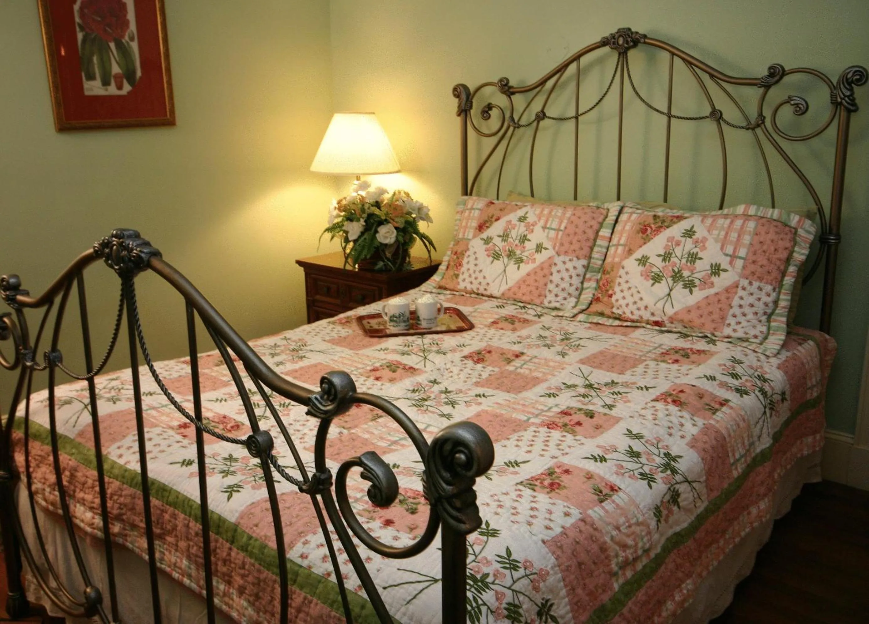 Bed in The Brewster Inn