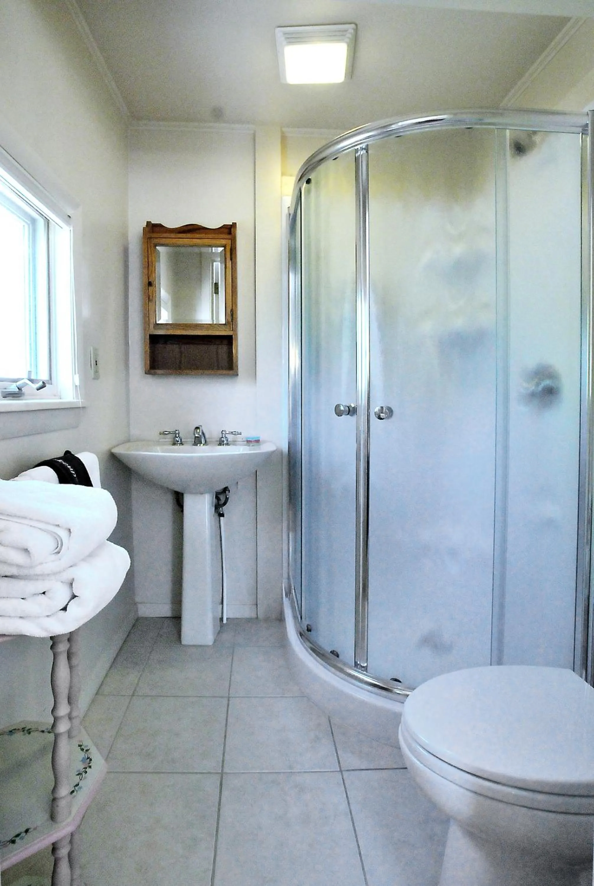 Shower in The Brewster Inn