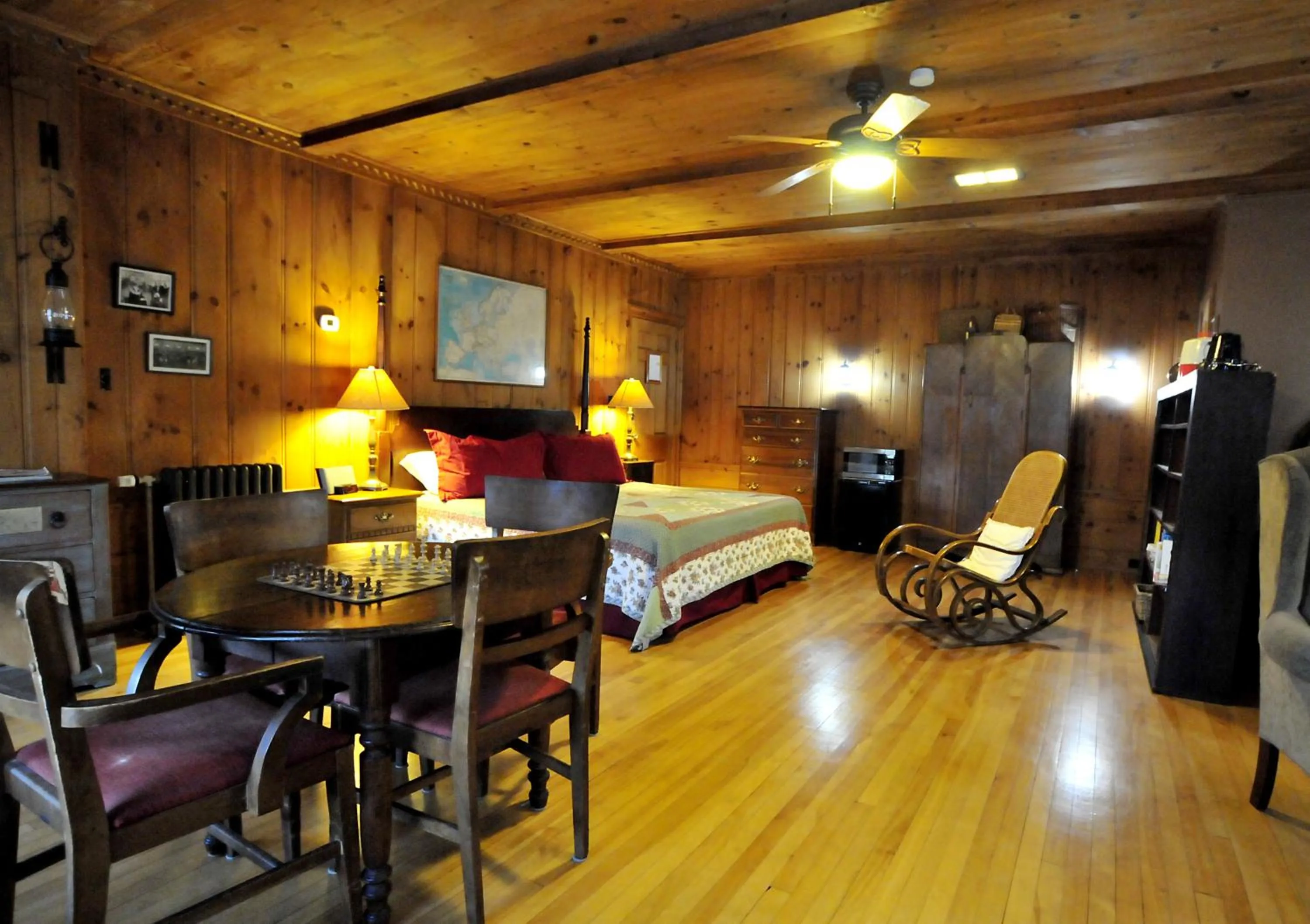 Bed in The Brewster Inn