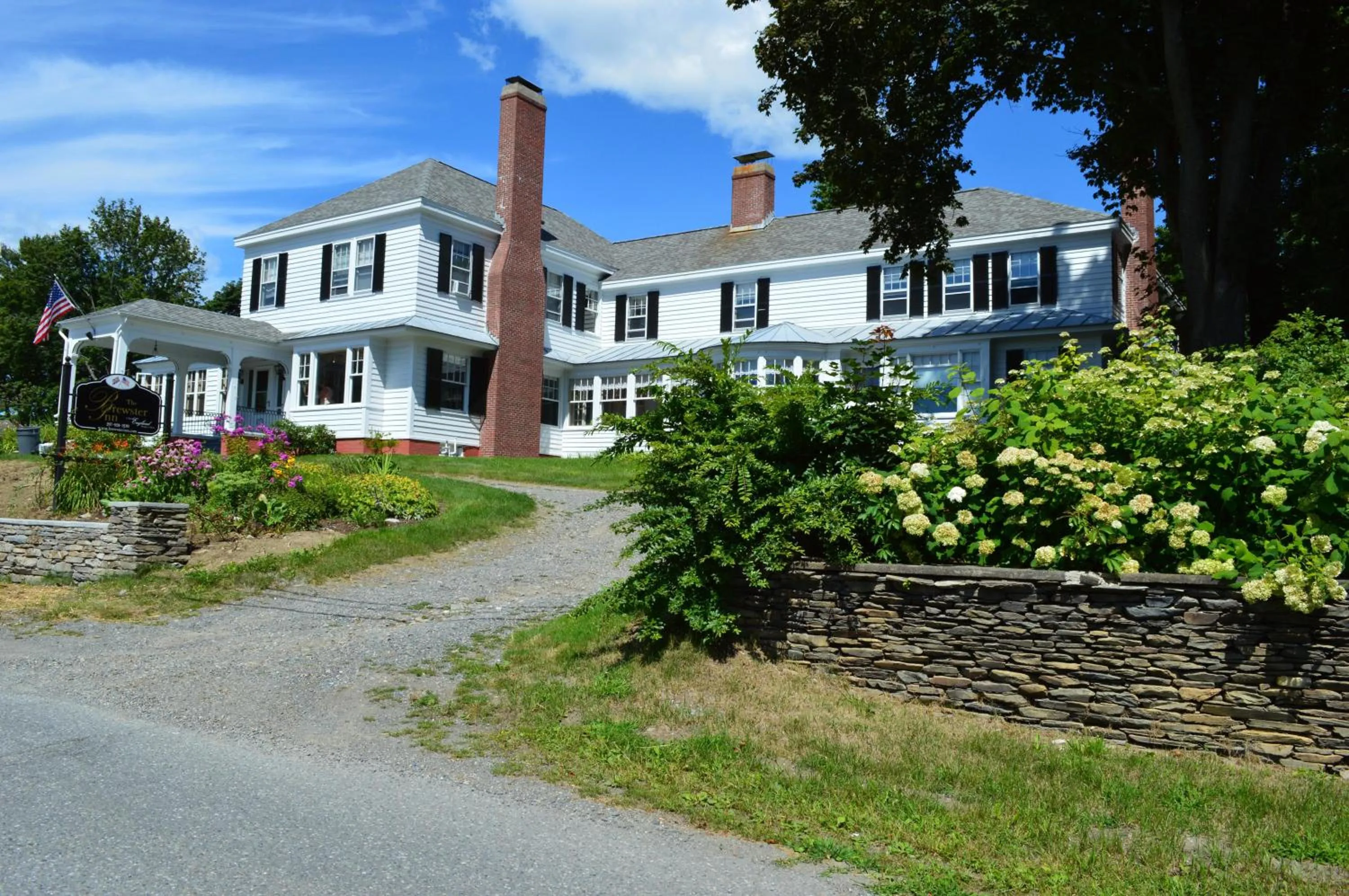 Facade/entrance in The Brewster Inn