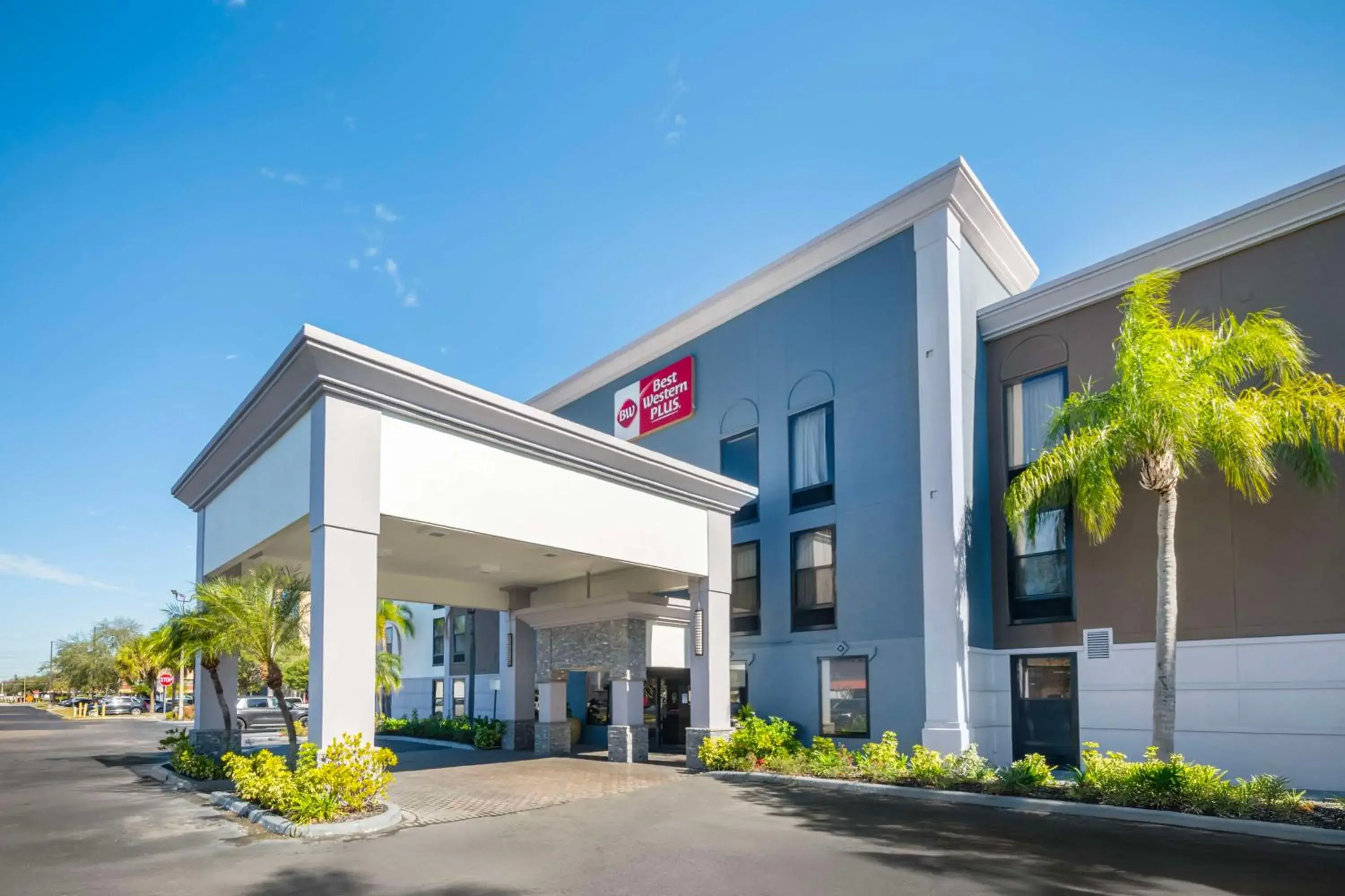 Property building in Best Western Plus Universal Inn - Free Shuttle to Universal Studios! Property building in Best Western Plus Universal Inn - Free Shuttle to Universal Studios!