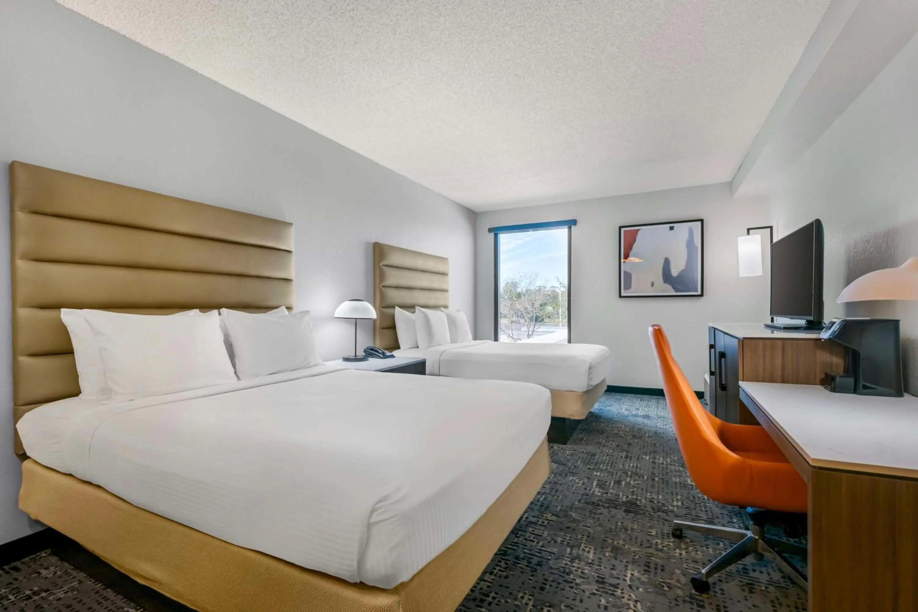 Bedroom, Bed in Best Western Plus Universal Inn - Free Shuttle to Universal Studios!