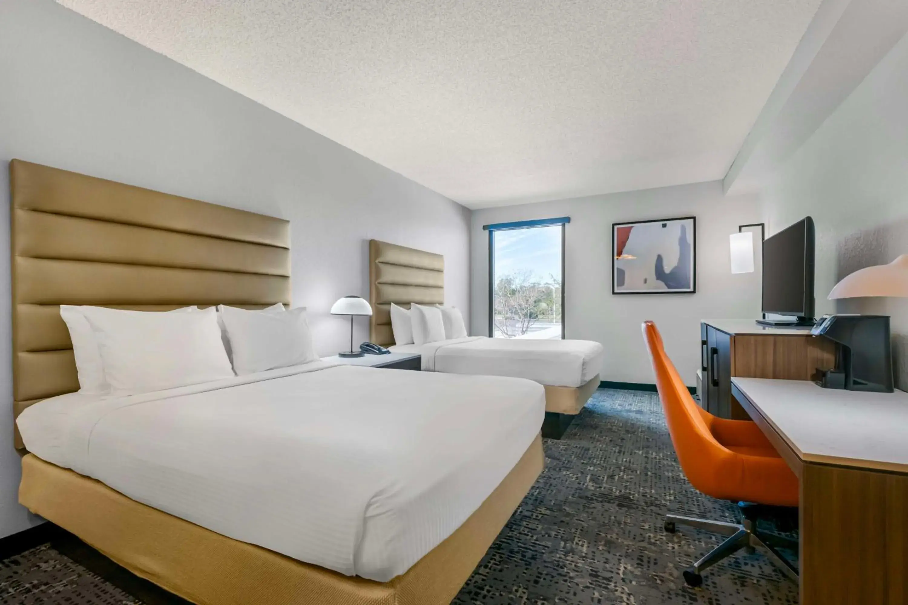 Bedroom, Bed in Best Western Plus Universal Inn - Free Shuttle to Universal Studios! Bedroom, Bed in Best Western Plus Universal Inn - Free Shuttle to Universal Studios!