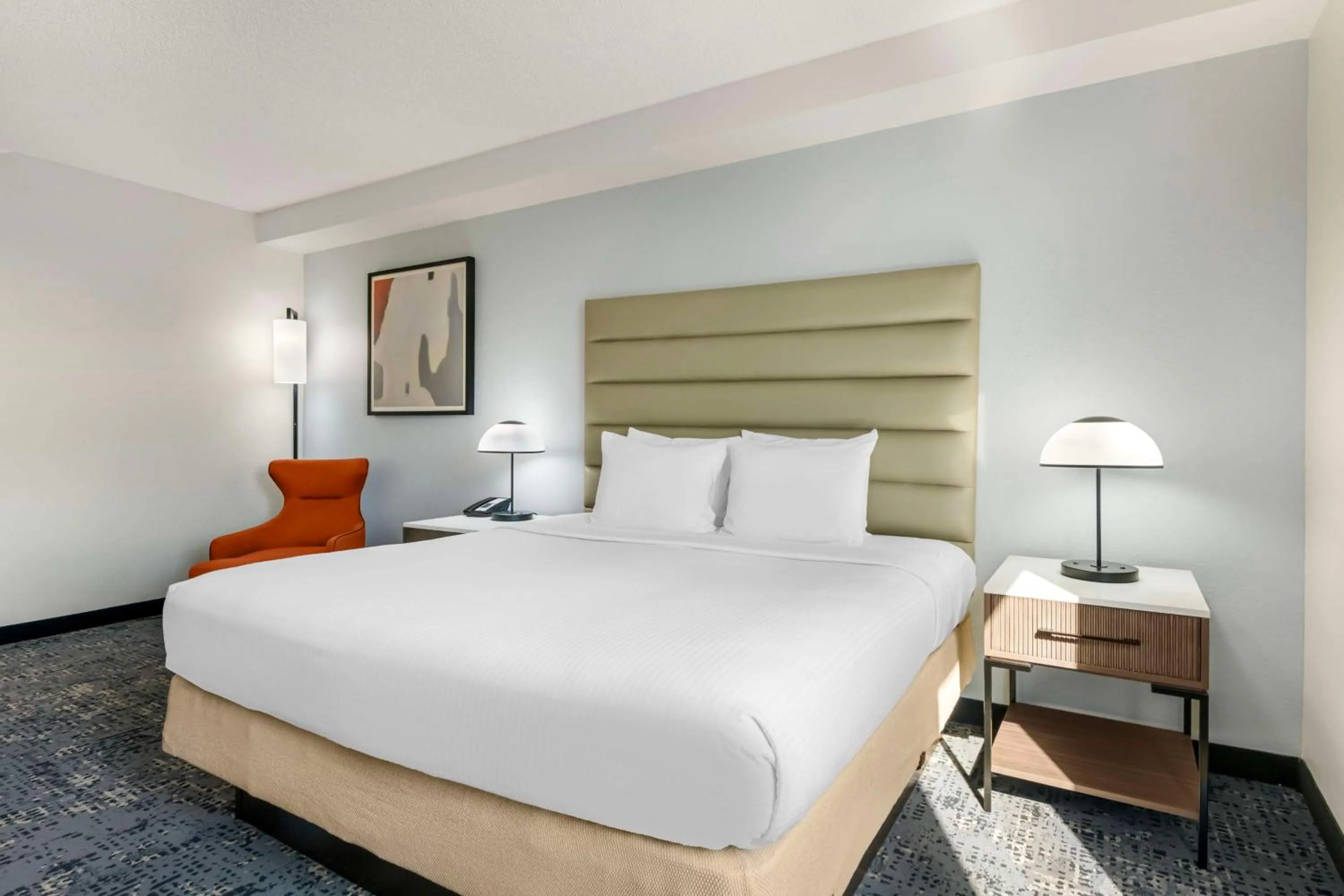 Bedroom, Bed in Best Western Plus Universal Inn - Free Shuttle to Universal Studios!