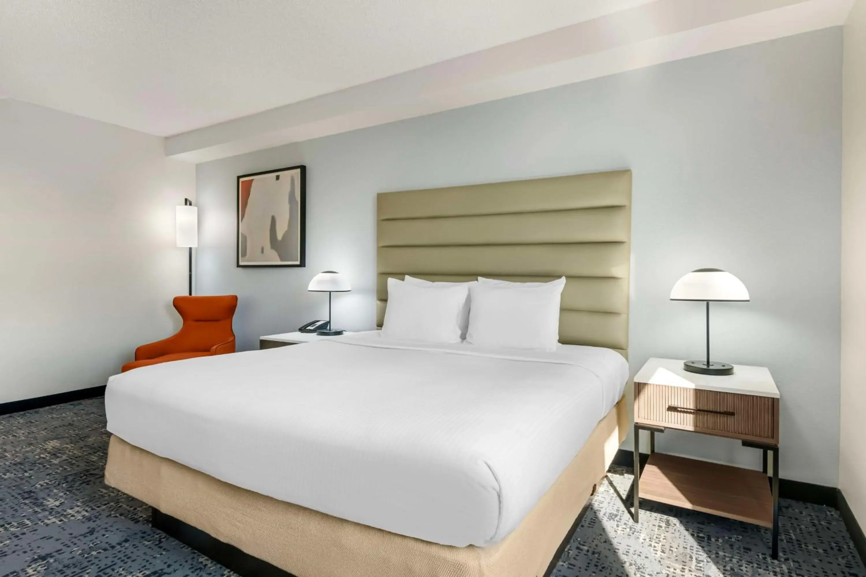 Bedroom, Bed in Best Western Plus Universal Inn - Free Shuttle to Universal Studios! Bedroom, Bed in Best Western Plus Universal Inn - Free Shuttle to Universal Studios!