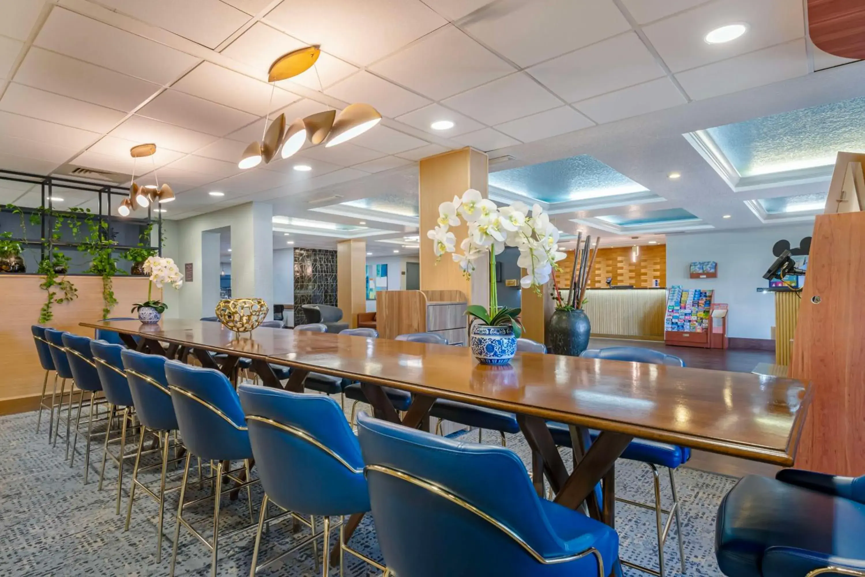 Breakfast in Best Western Plus Universal Inn - Free Shuttle to Universal Studios! Breakfast in Best Western Plus Universal Inn - Free Shuttle to Universal Studios!