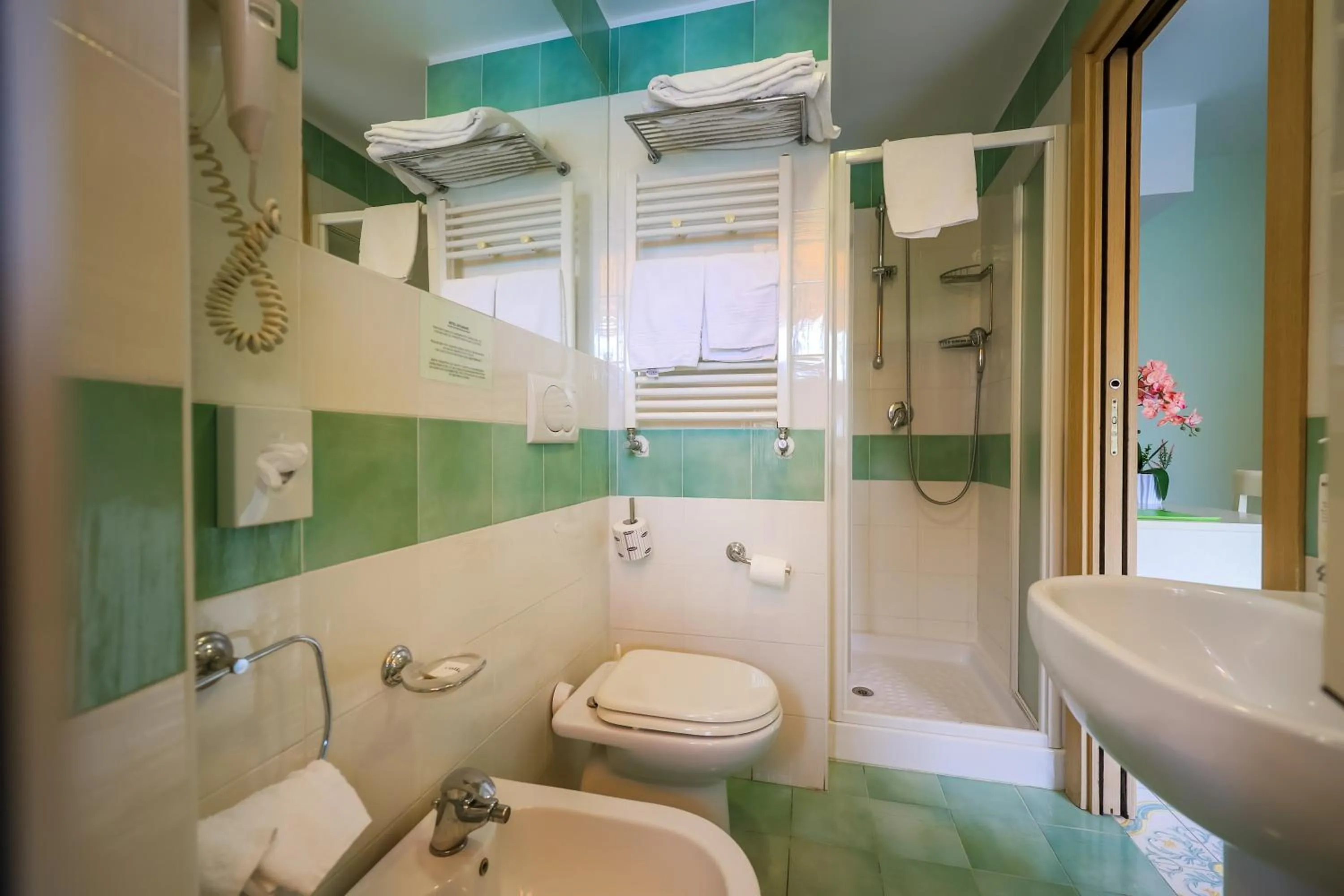 Shower in Hotel Rivamare