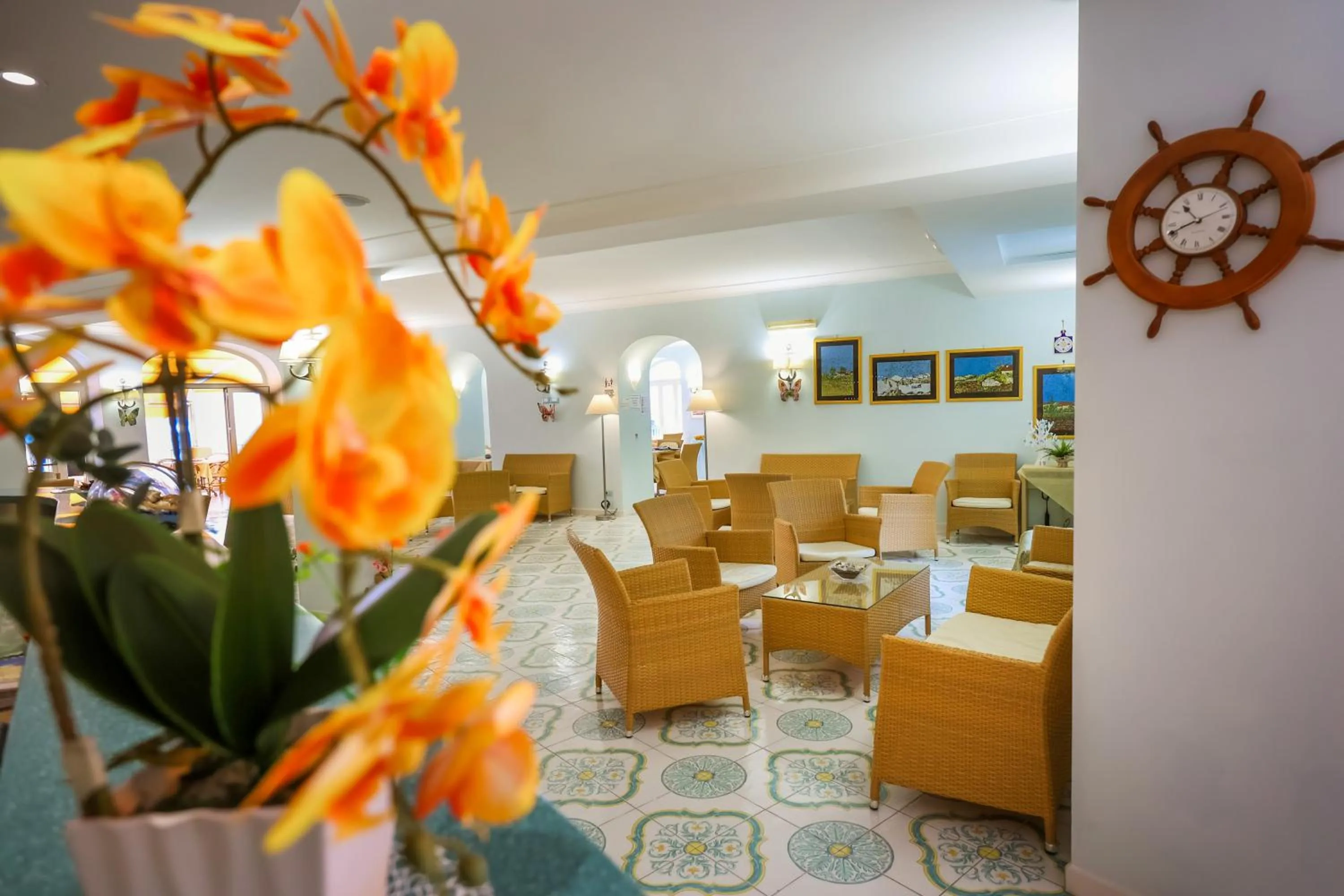 Seating area in Hotel Rivamare