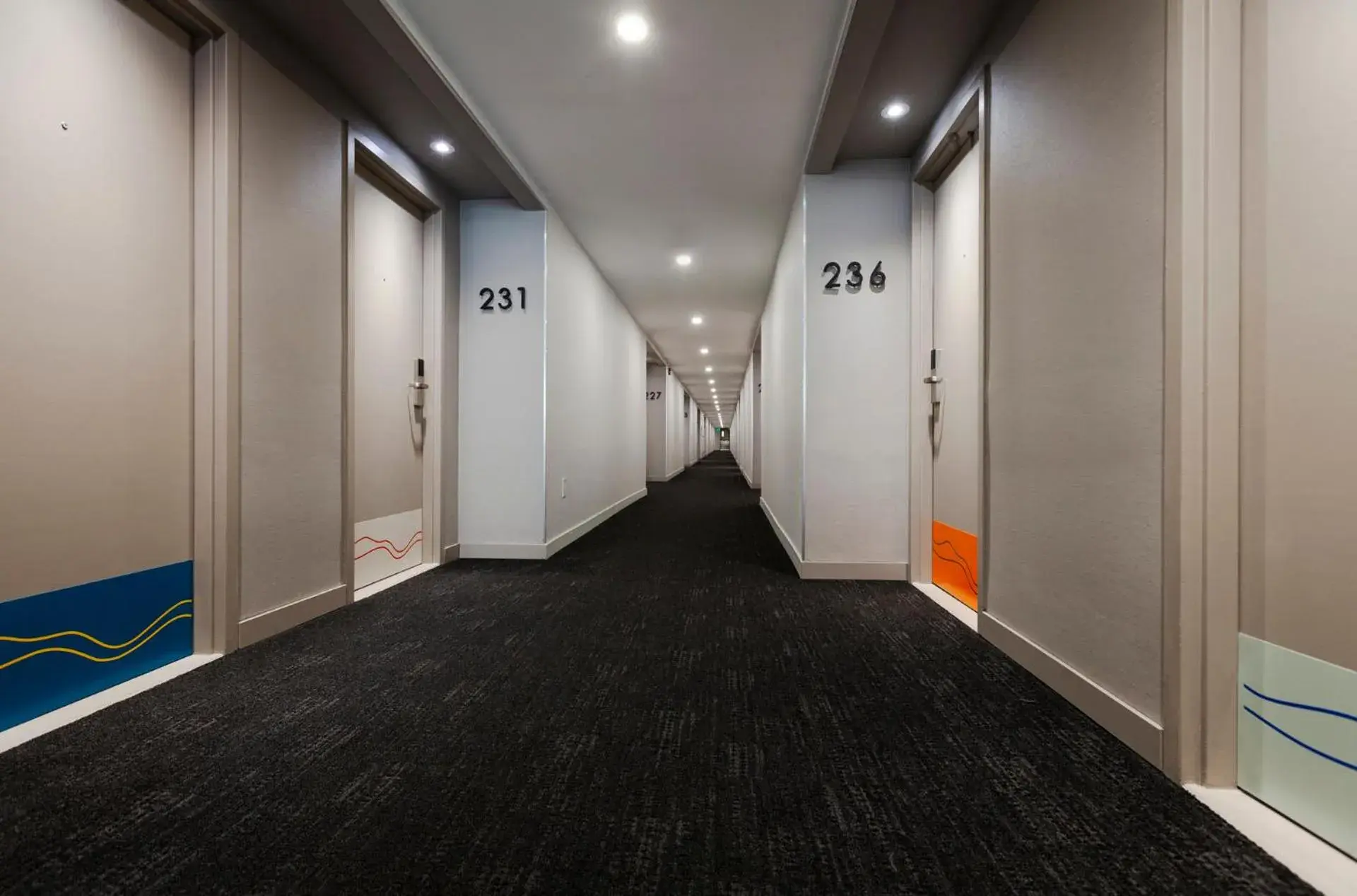 Property building in Strata Hotel Property building in Strata Hotel