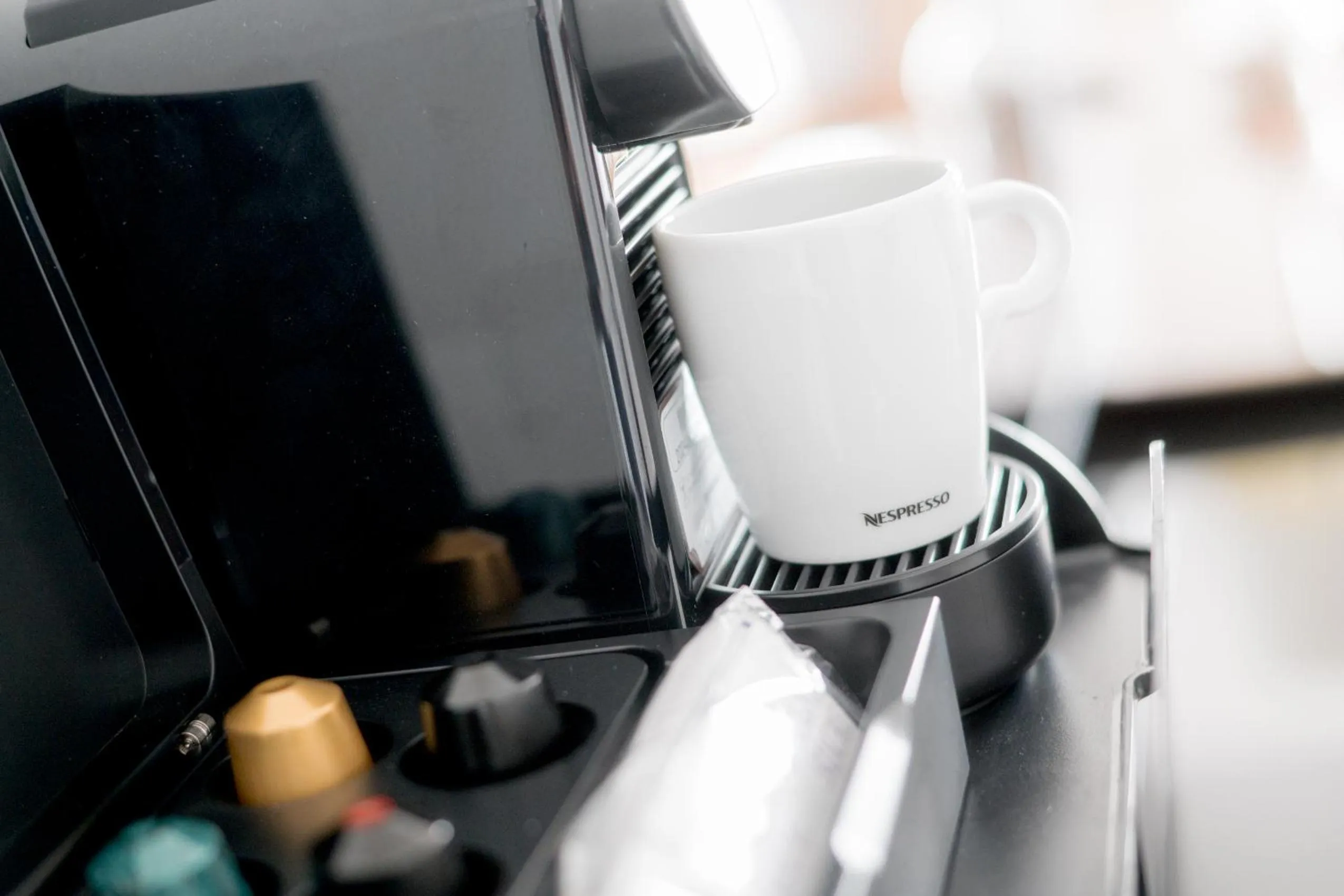 Coffee/tea facilities in Strata Hotel