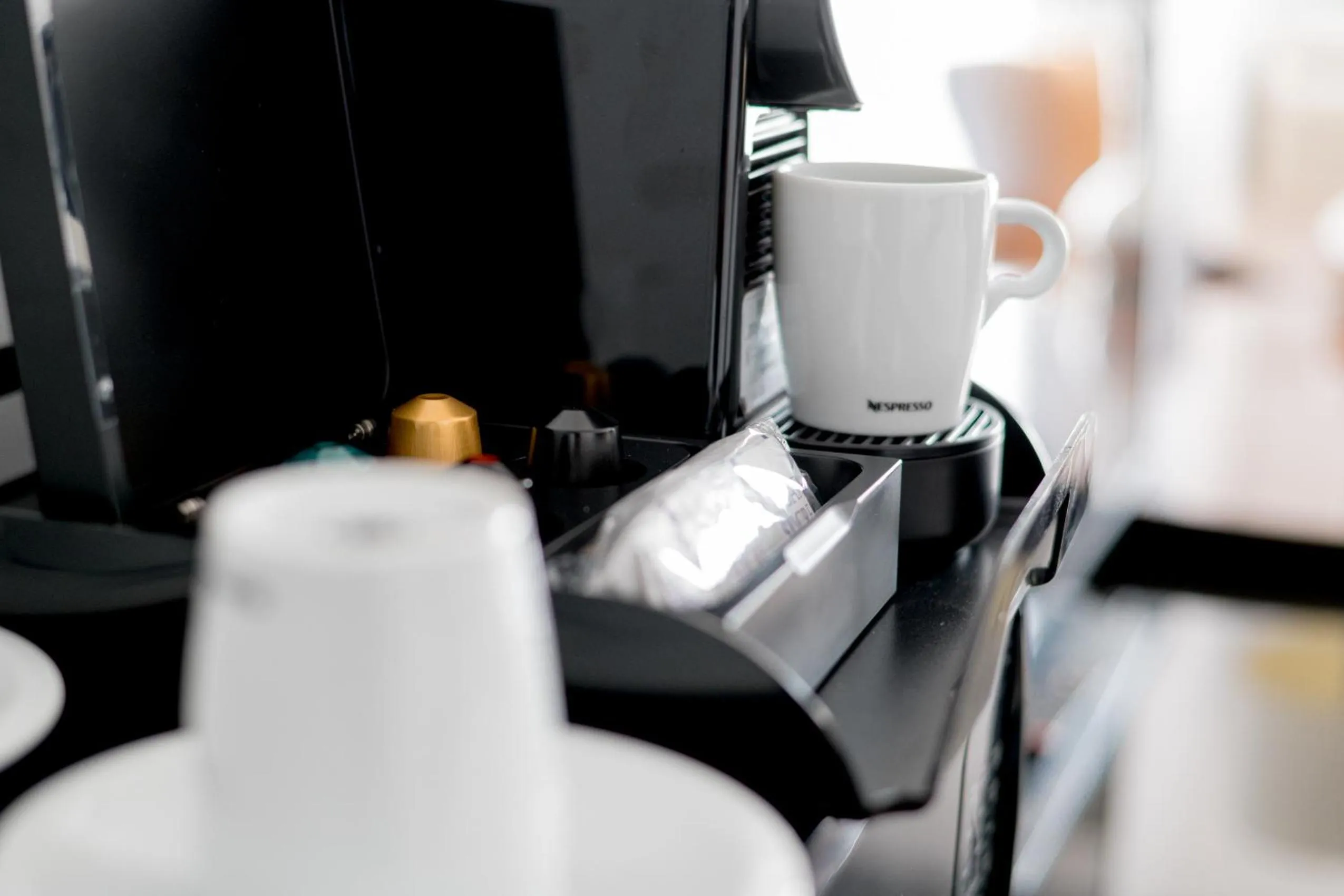 Coffee/tea facilities in Strata Hotel