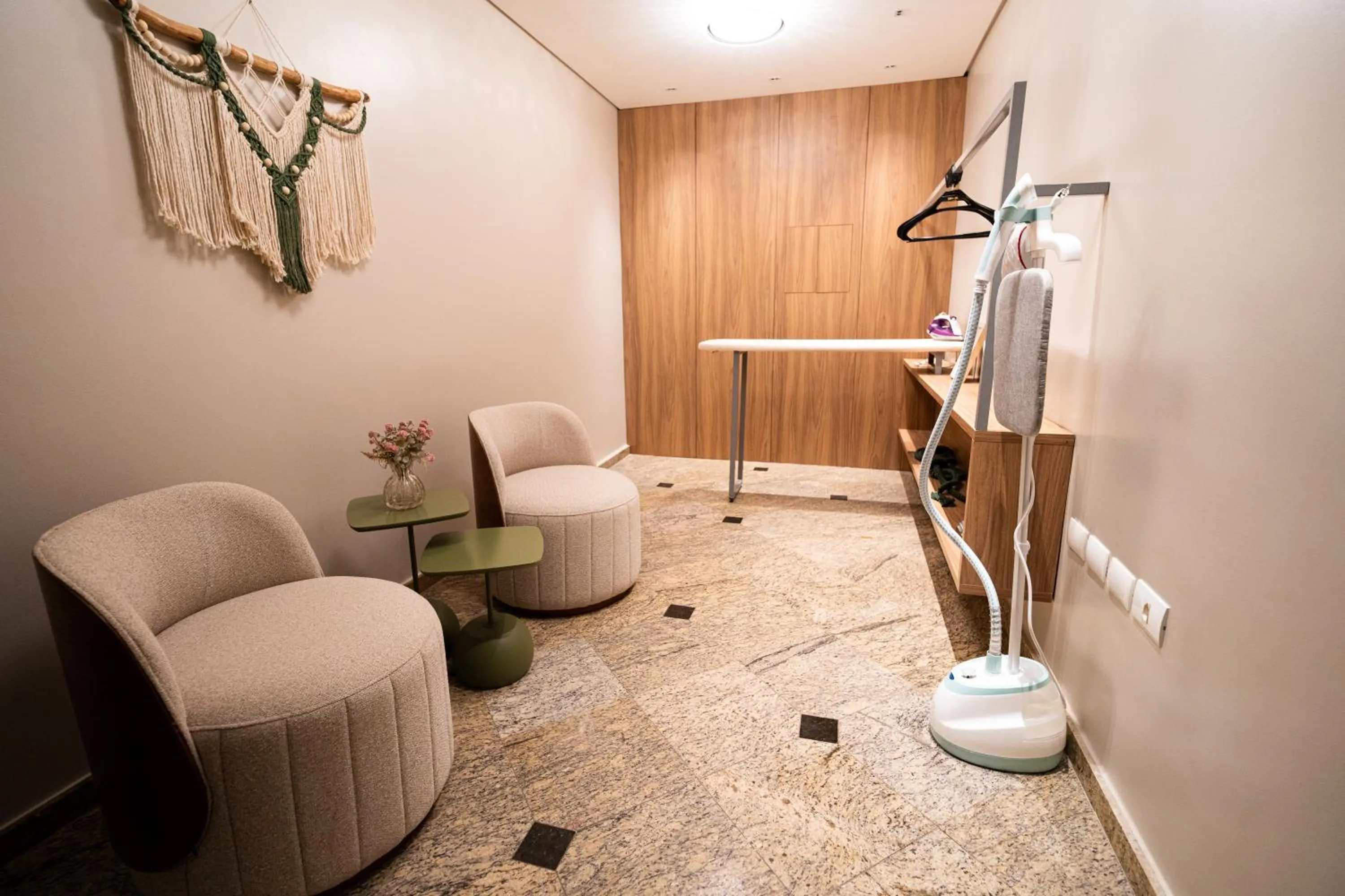 flat iron in Nadai Confort Hotel e Spa