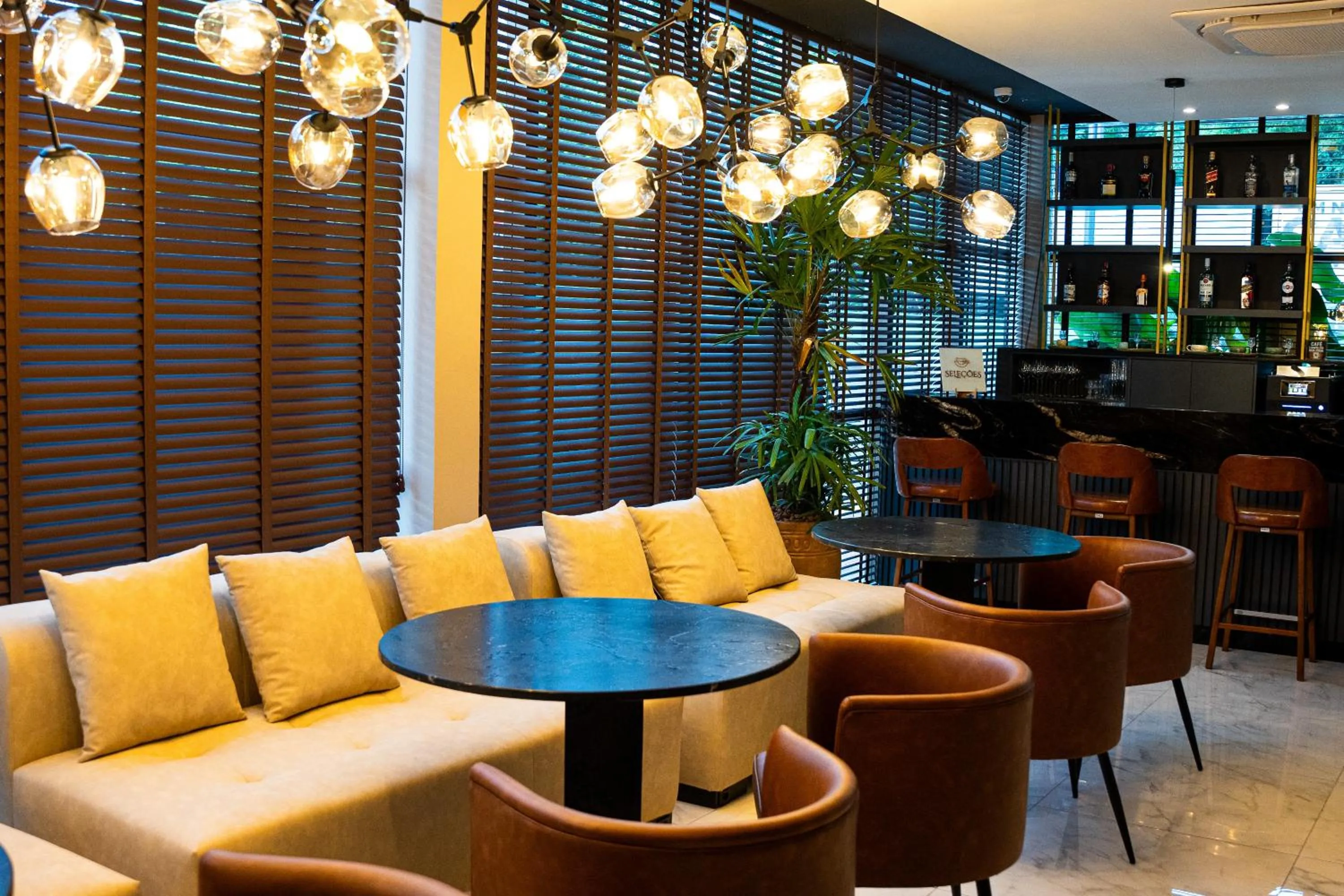 Lounge or bar in Nadai Confort Hotel e Spa