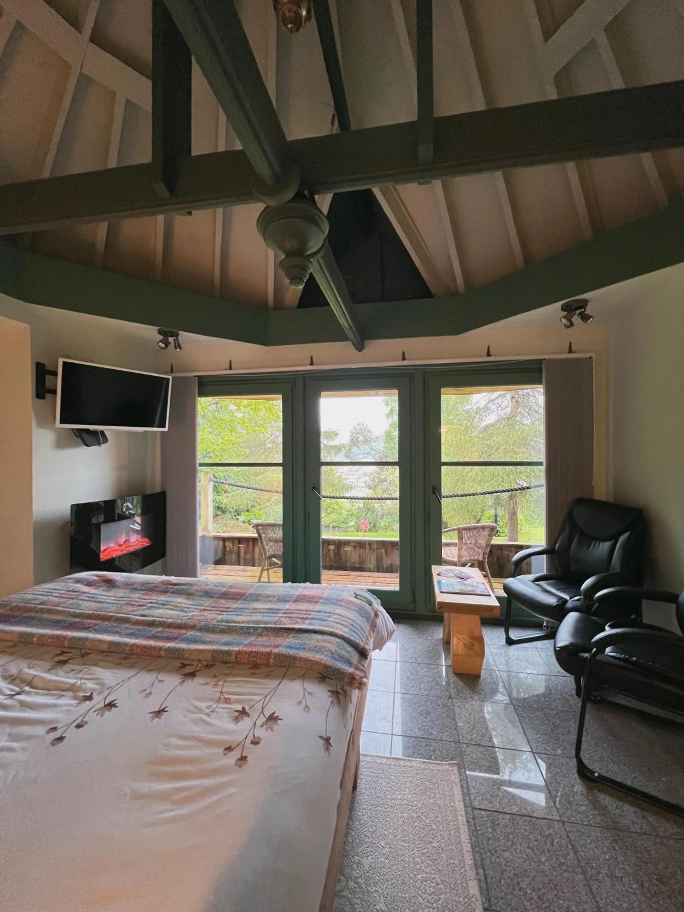 Bed in Ivybank Villa