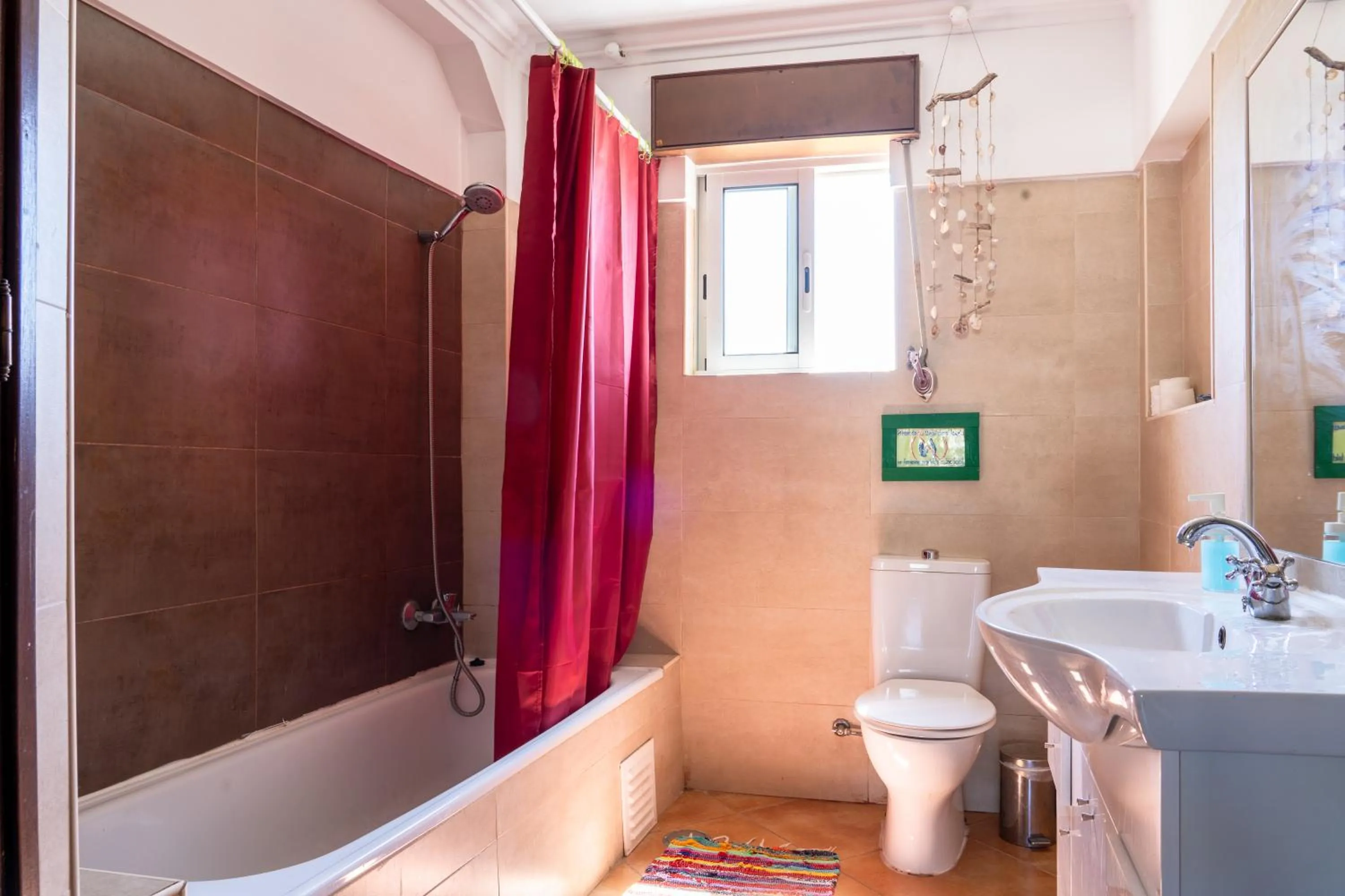 Bathroom in Natural Mystic Hostel