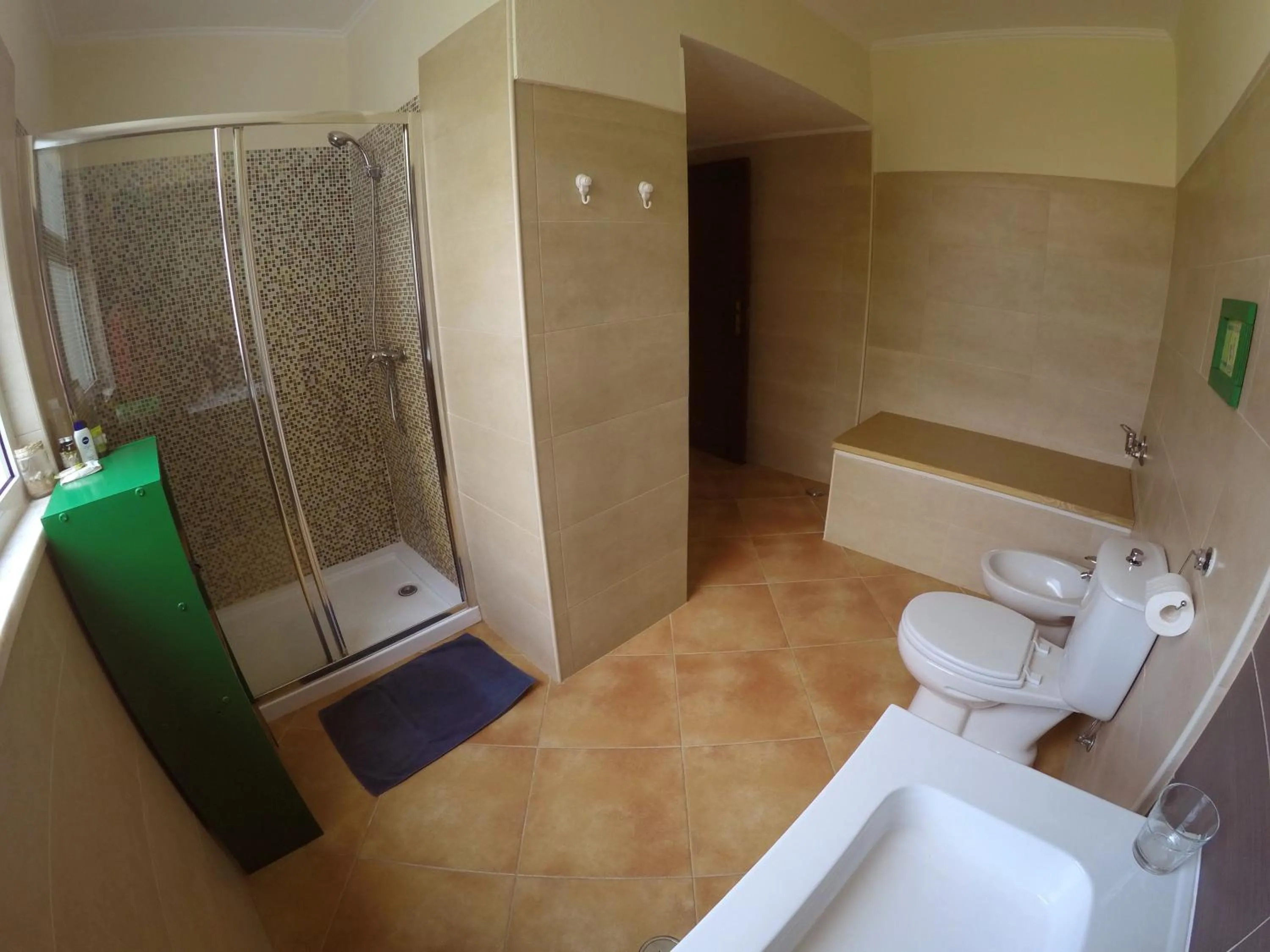 Bathroom in Natural Mystic Hostel