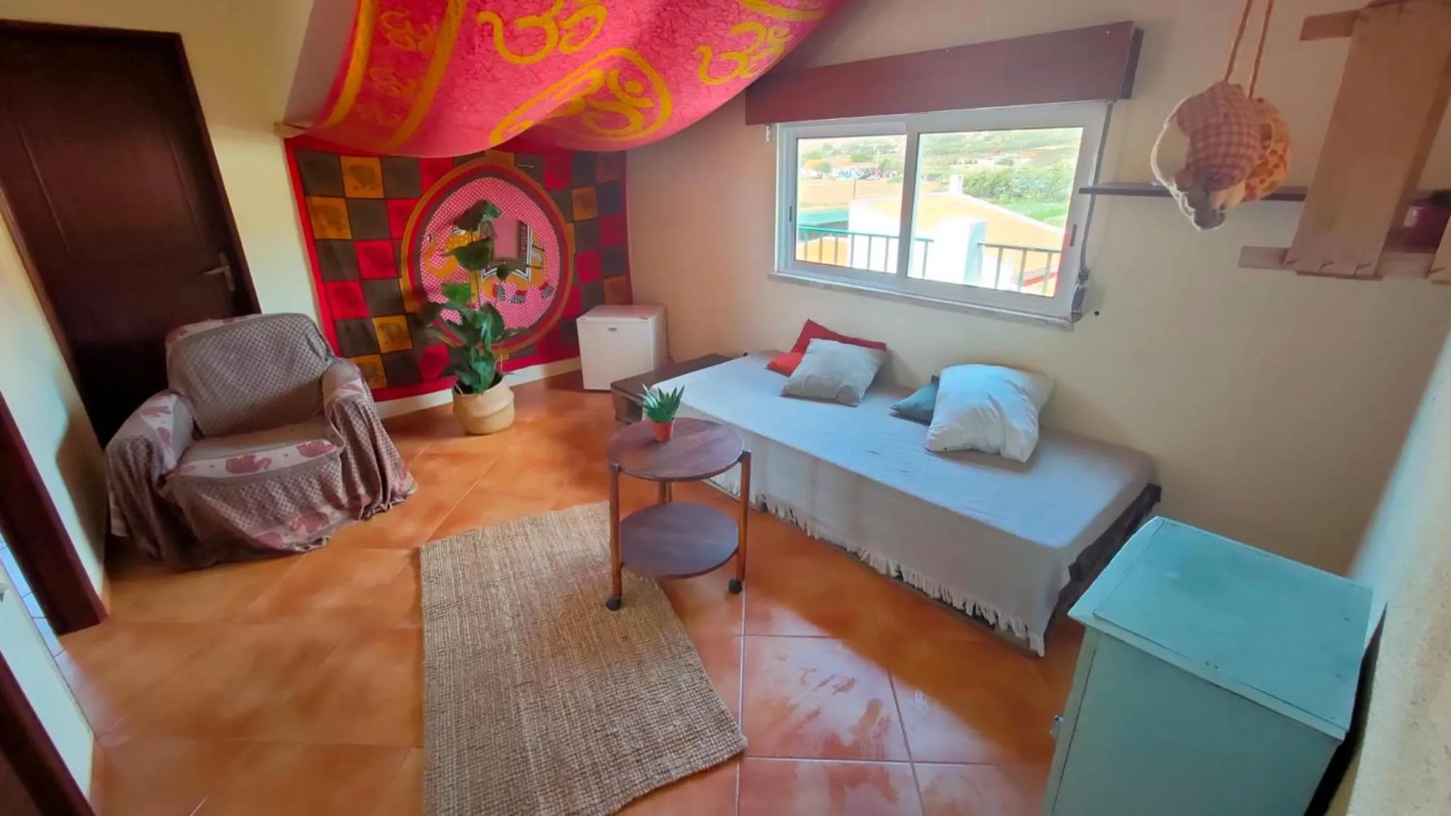 Living room, Bed in Natural Mystic Hostel