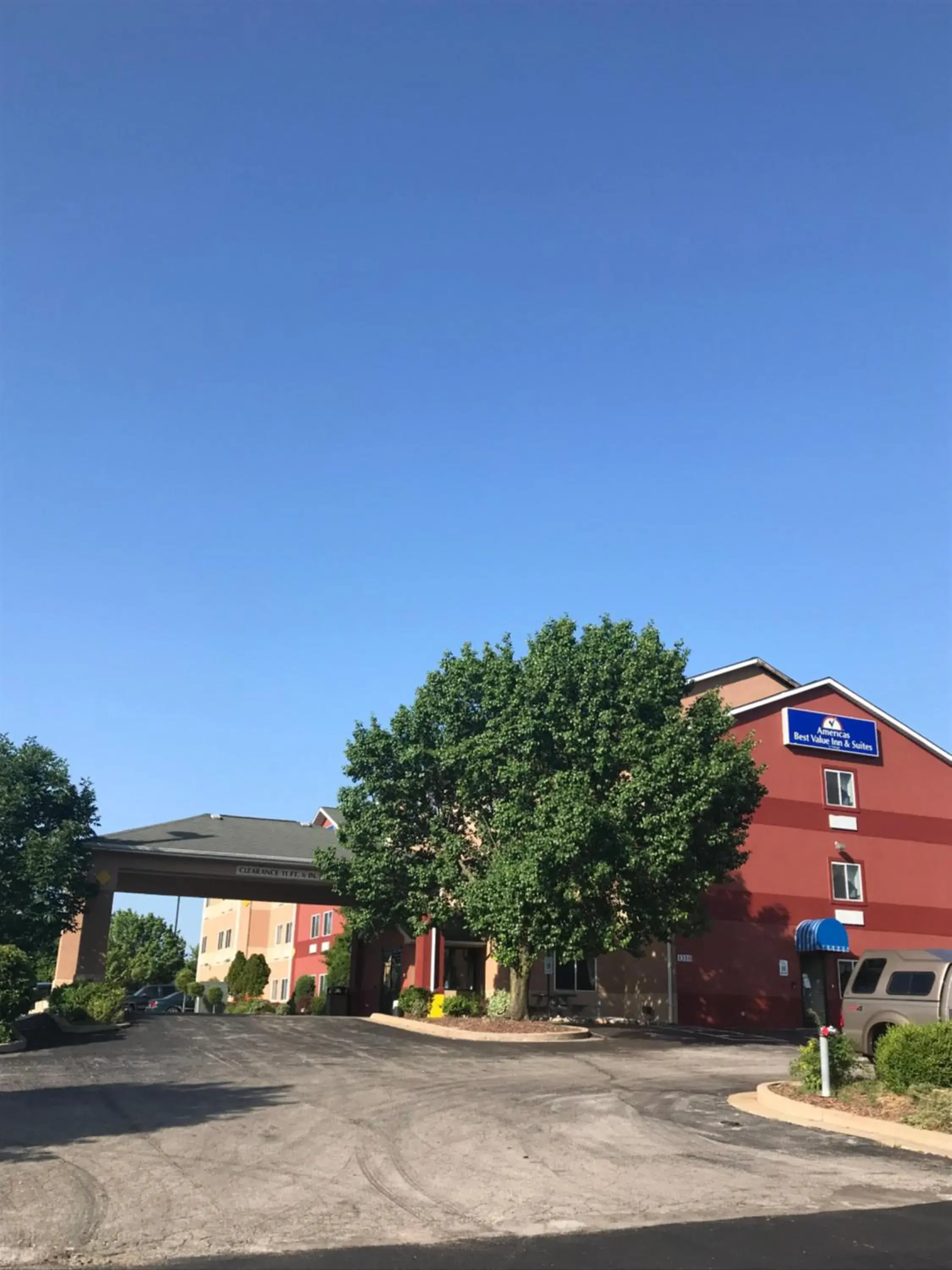Property building in Americas Best Value Inn and Suites Saint Charles Property building in Americas Best Value Inn and Suites Saint Charles