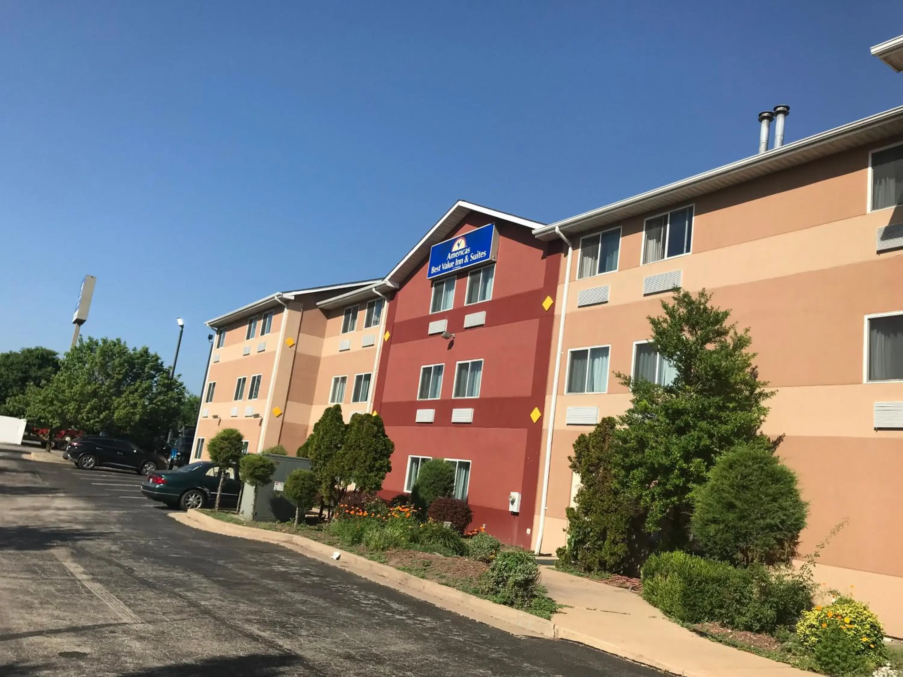 Property building in Americas Best Value Inn and Suites Saint Charles Property building in Americas Best Value Inn and Suites Saint Charles