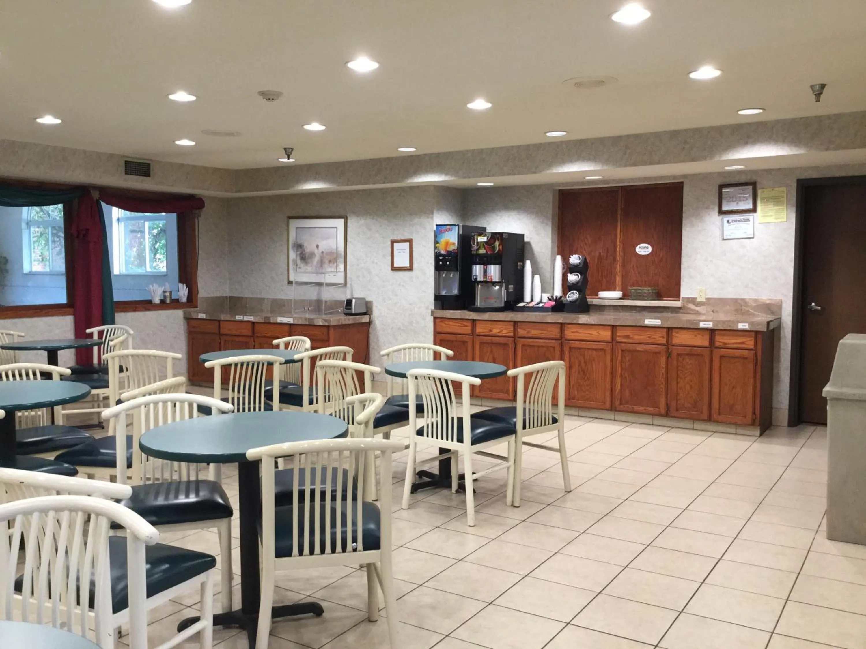 Continental breakfast in Americas Best Value Inn and Suites Saint Charles