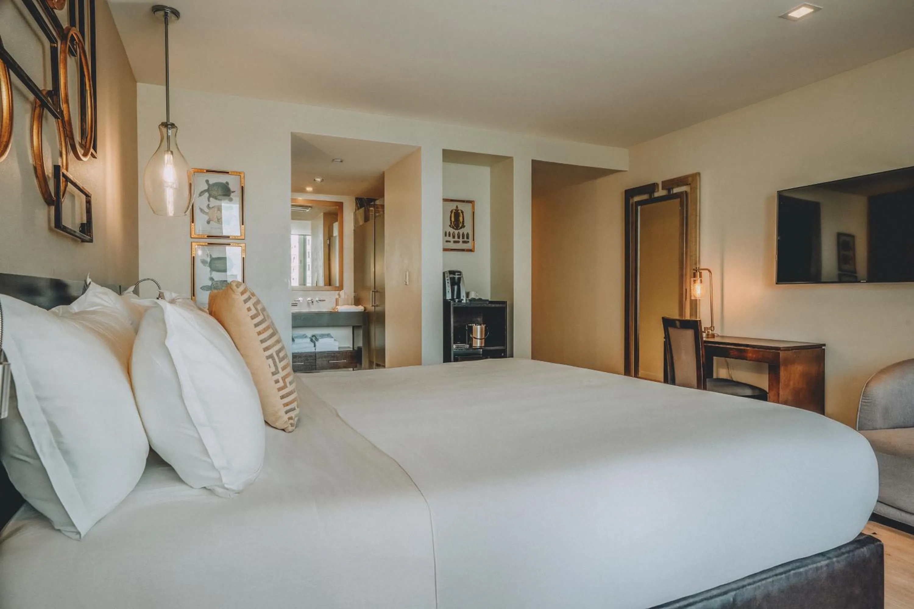 Bed in Iberostar Waves Berkeley Shore