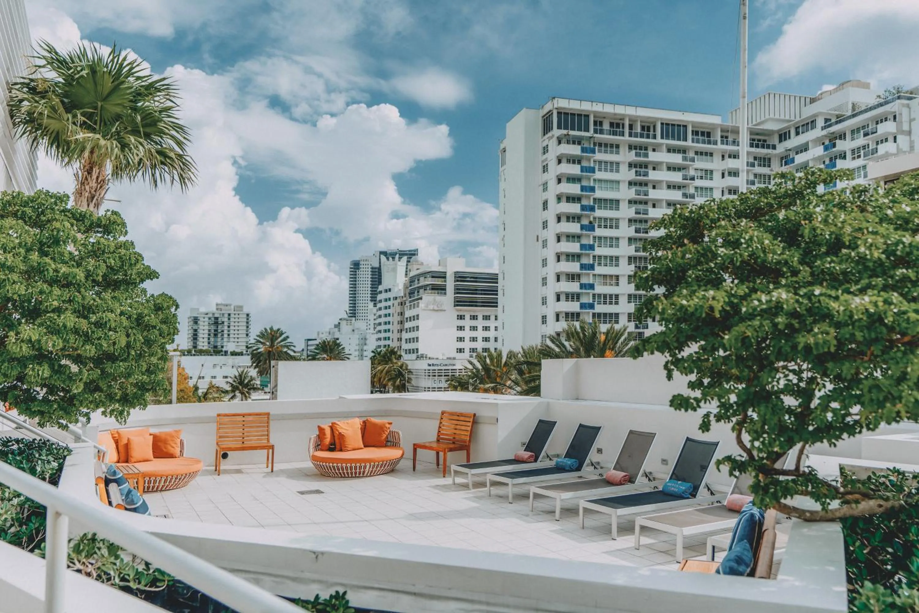 Solarium in Iberostar Waves Berkeley Shore