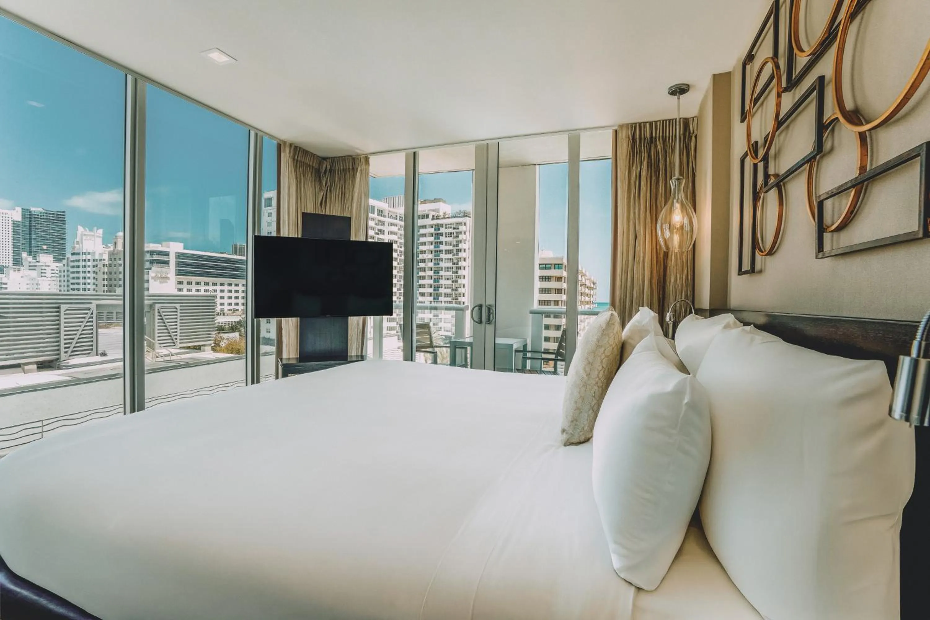 Bed in Iberostar Waves Berkeley Shore