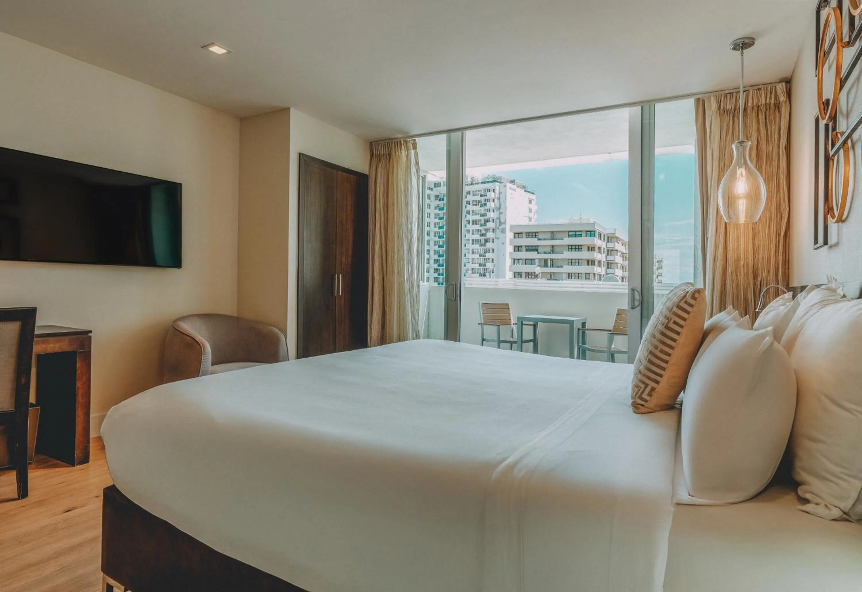 Bed in Iberostar Waves Berkeley Shore