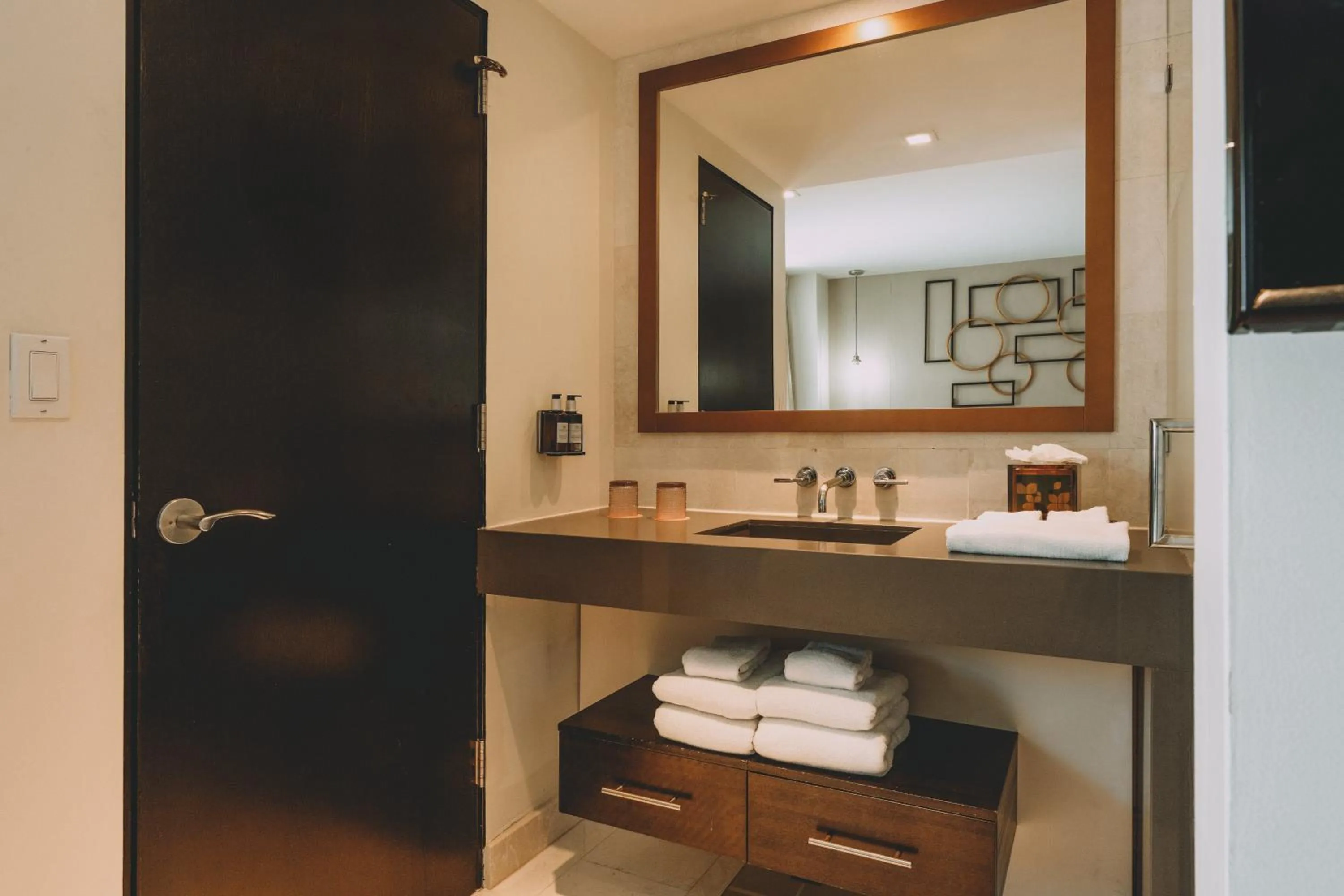 Bathroom in Iberostar Waves Berkeley Shore