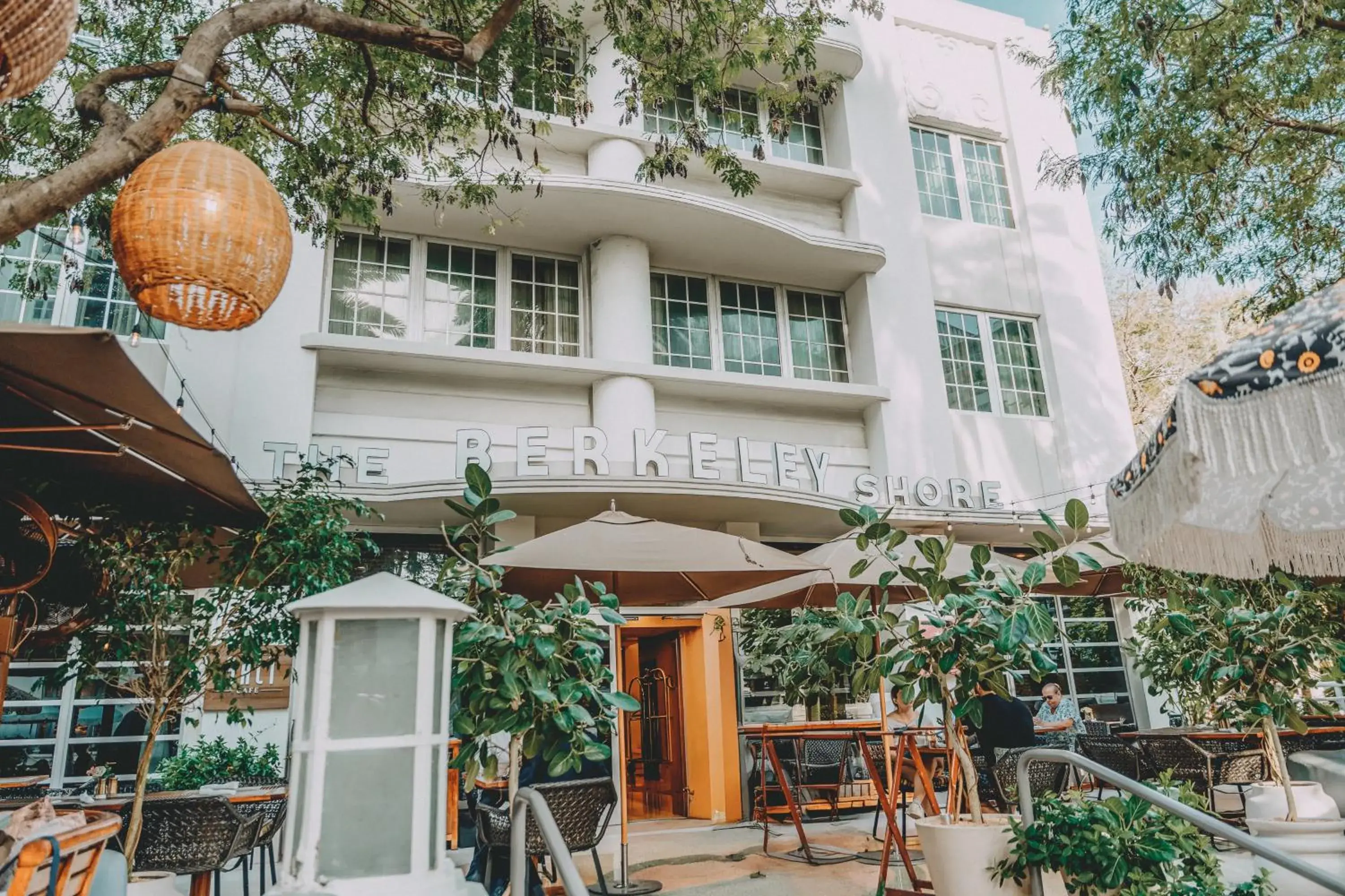 Facade/entrance in Iberostar Waves Berkeley Shore Facade/entrance in Iberostar Waves Berkeley Shore