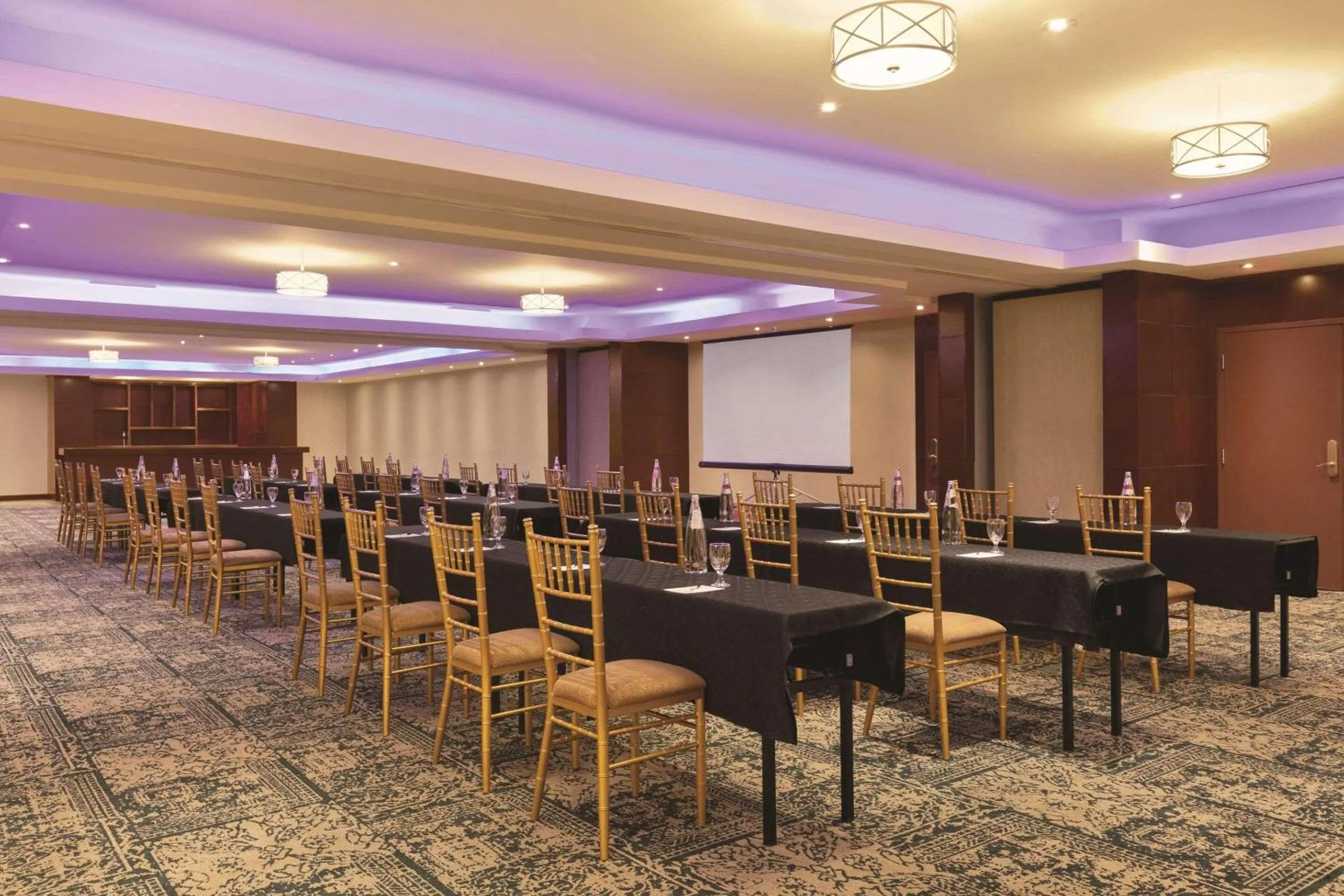 Meeting/conference room in Radisson Hotel Toronto Airport West