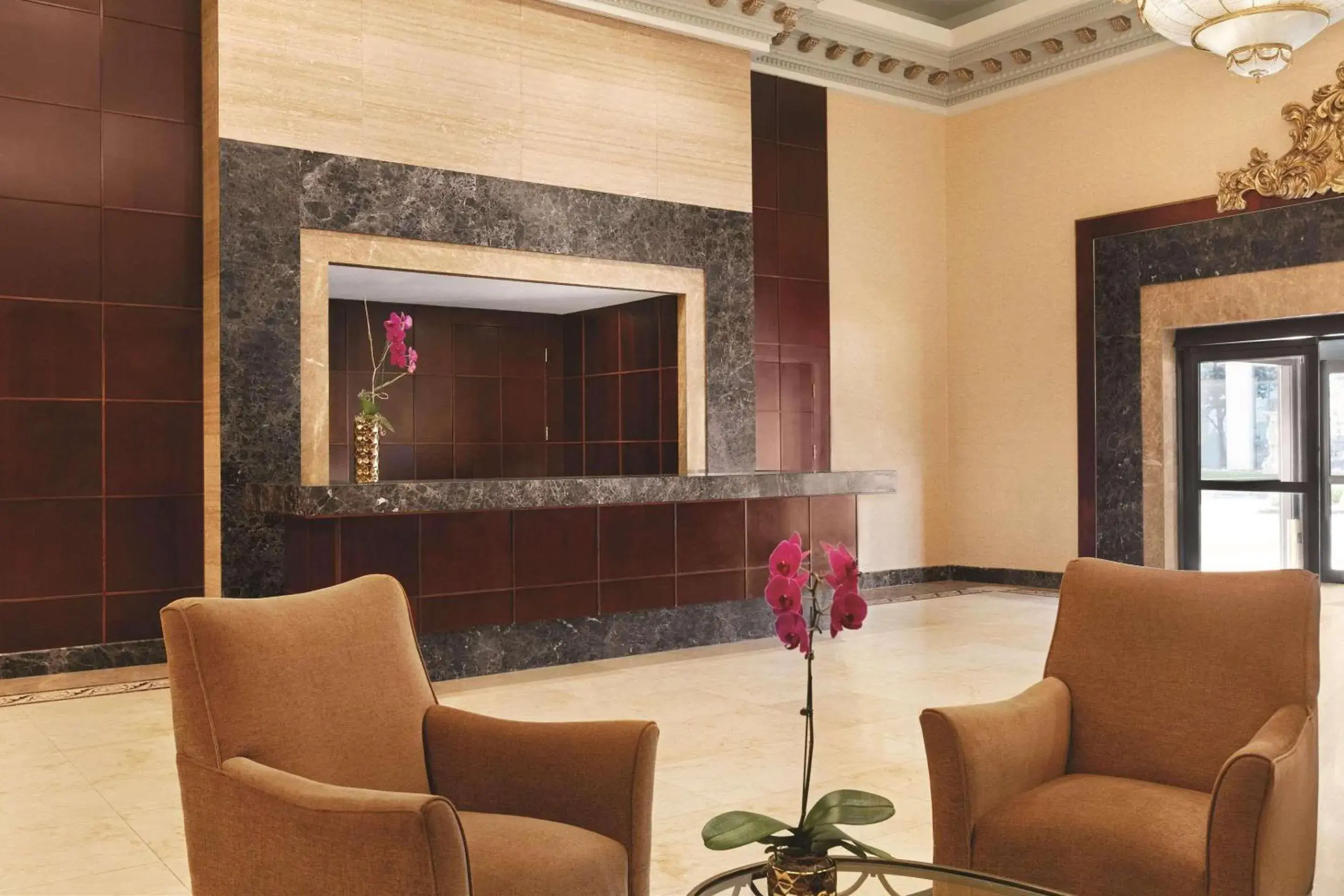 Lobby or reception in Radisson Hotel Toronto Airport West Lobby or reception in Radisson Hotel Toronto Airport West