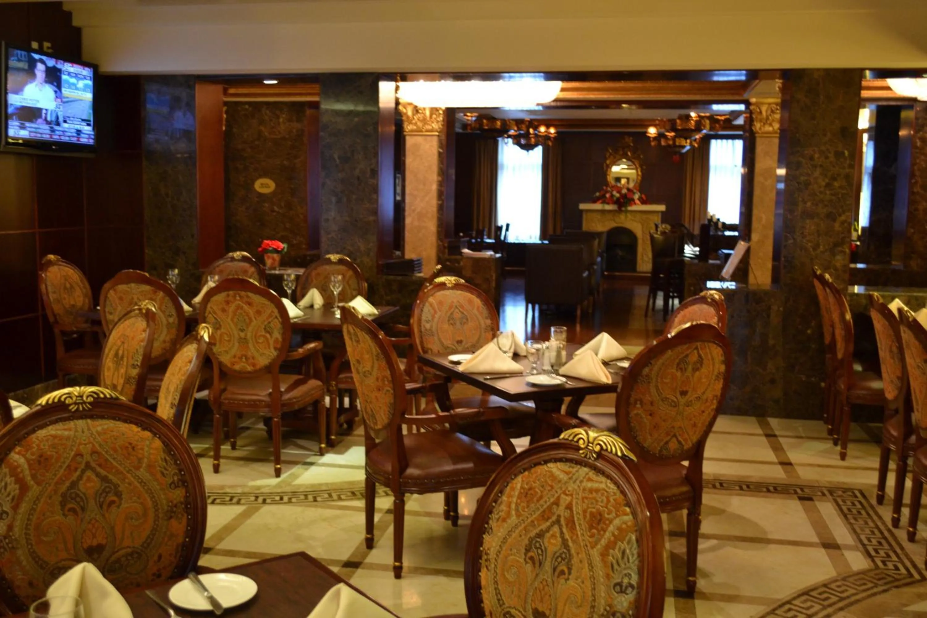 Restaurant/places to eat in Radisson Hotel Toronto Airport West