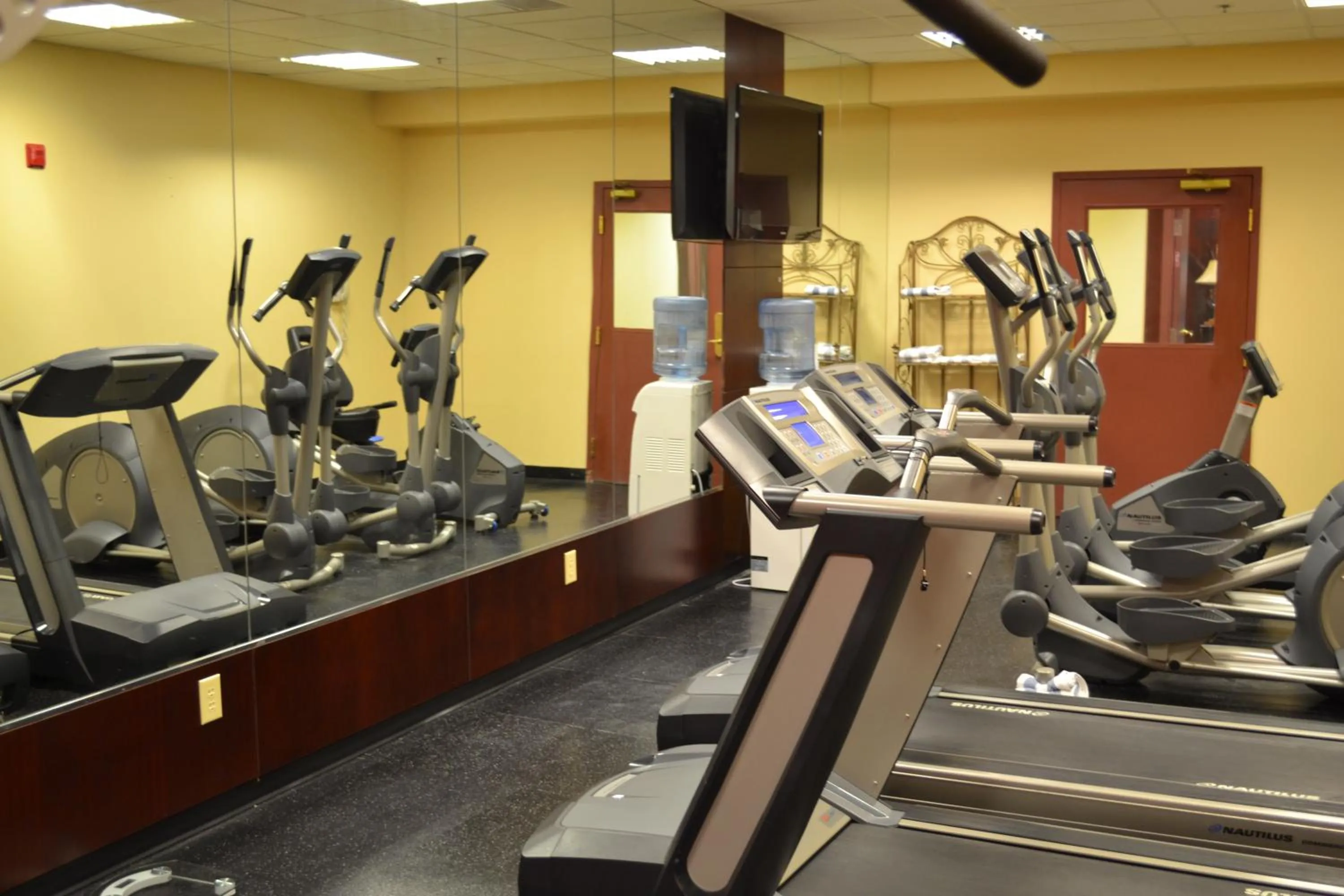 Fitness centre/facilities in Radisson Hotel Toronto Airport West