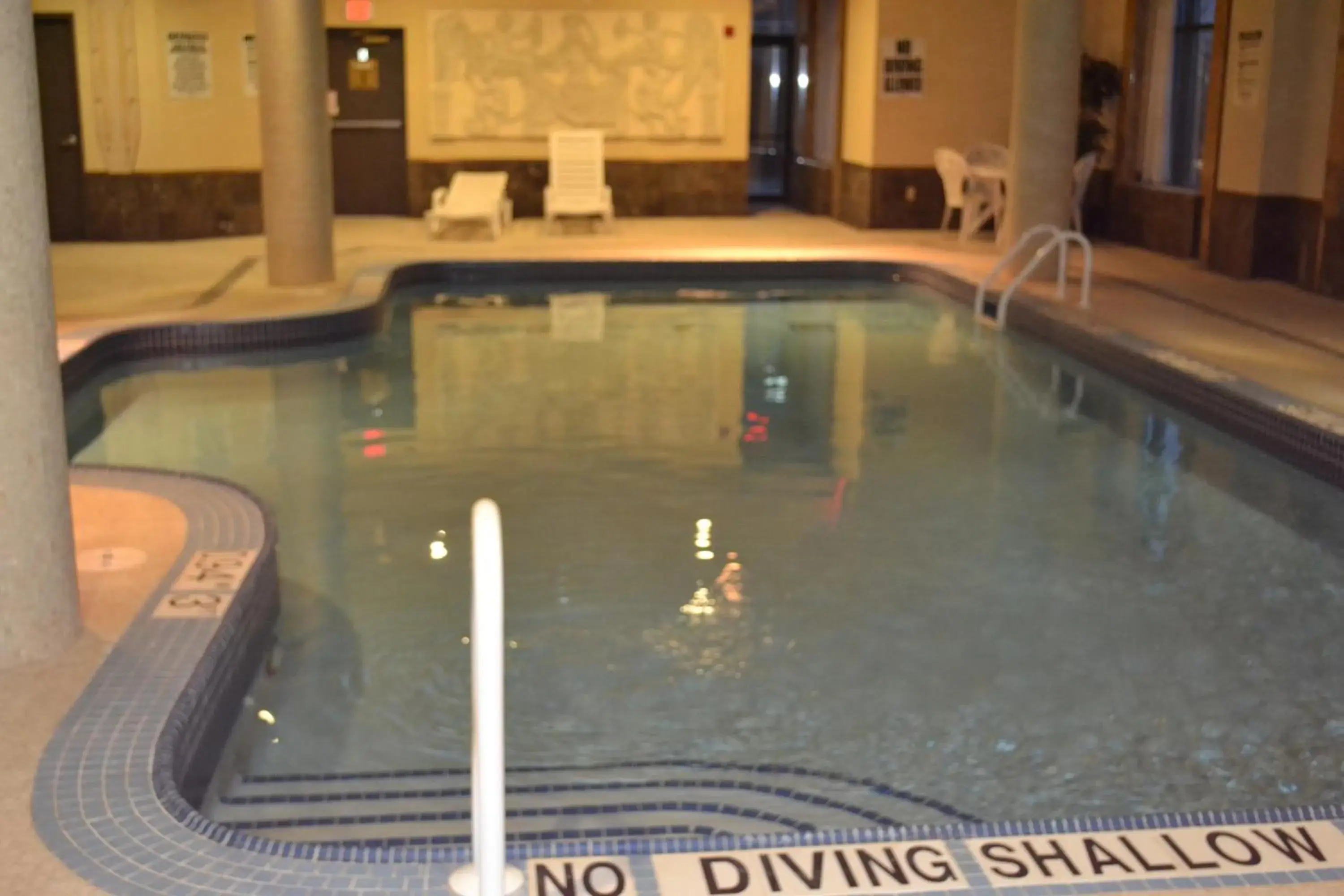 Swimming pool in Radisson Hotel Toronto Airport West Swimming pool in Radisson Hotel Toronto Airport West