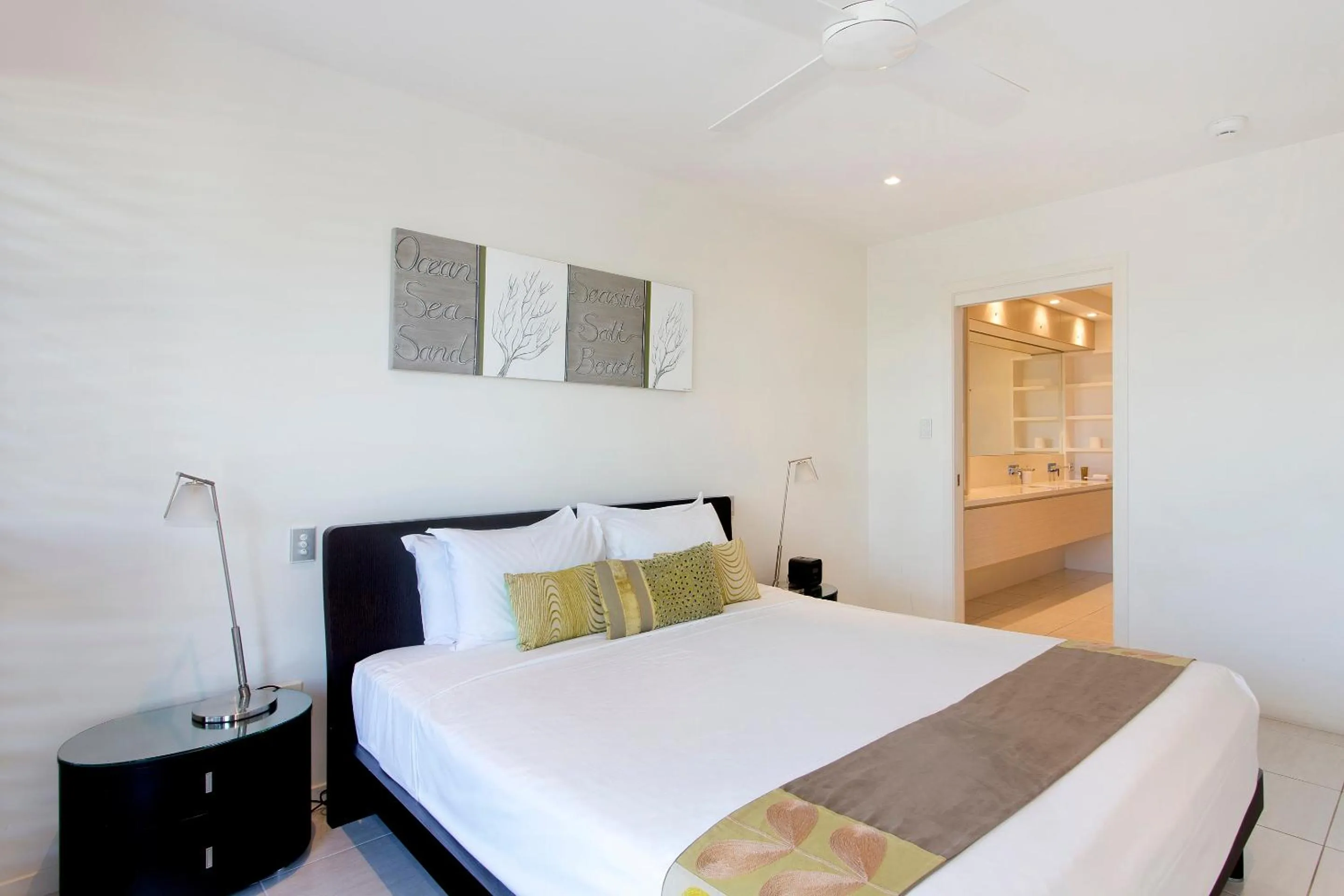 Bedroom, Bed in Offshore Noosa Resort