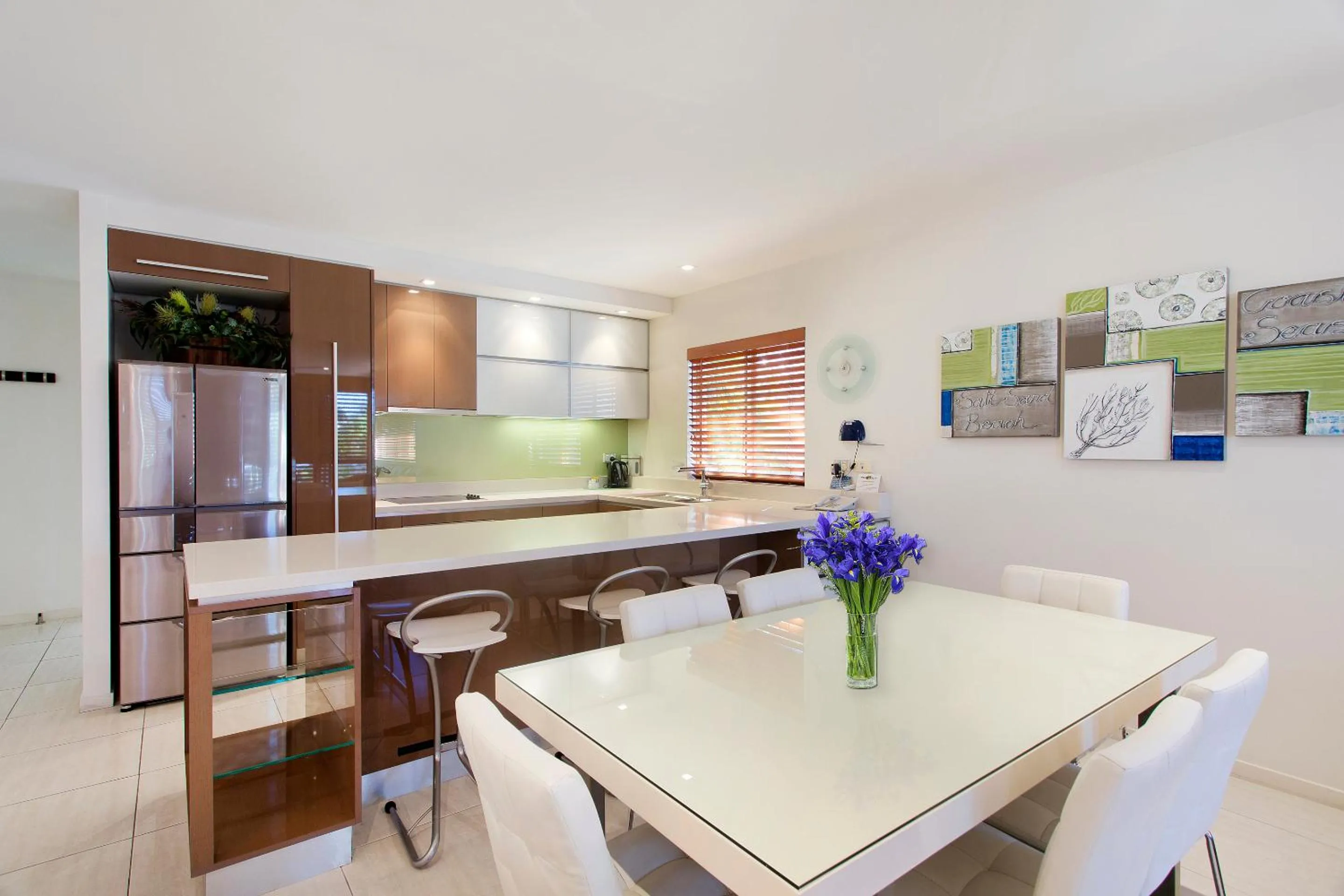 Dining area in Offshore Noosa Resort