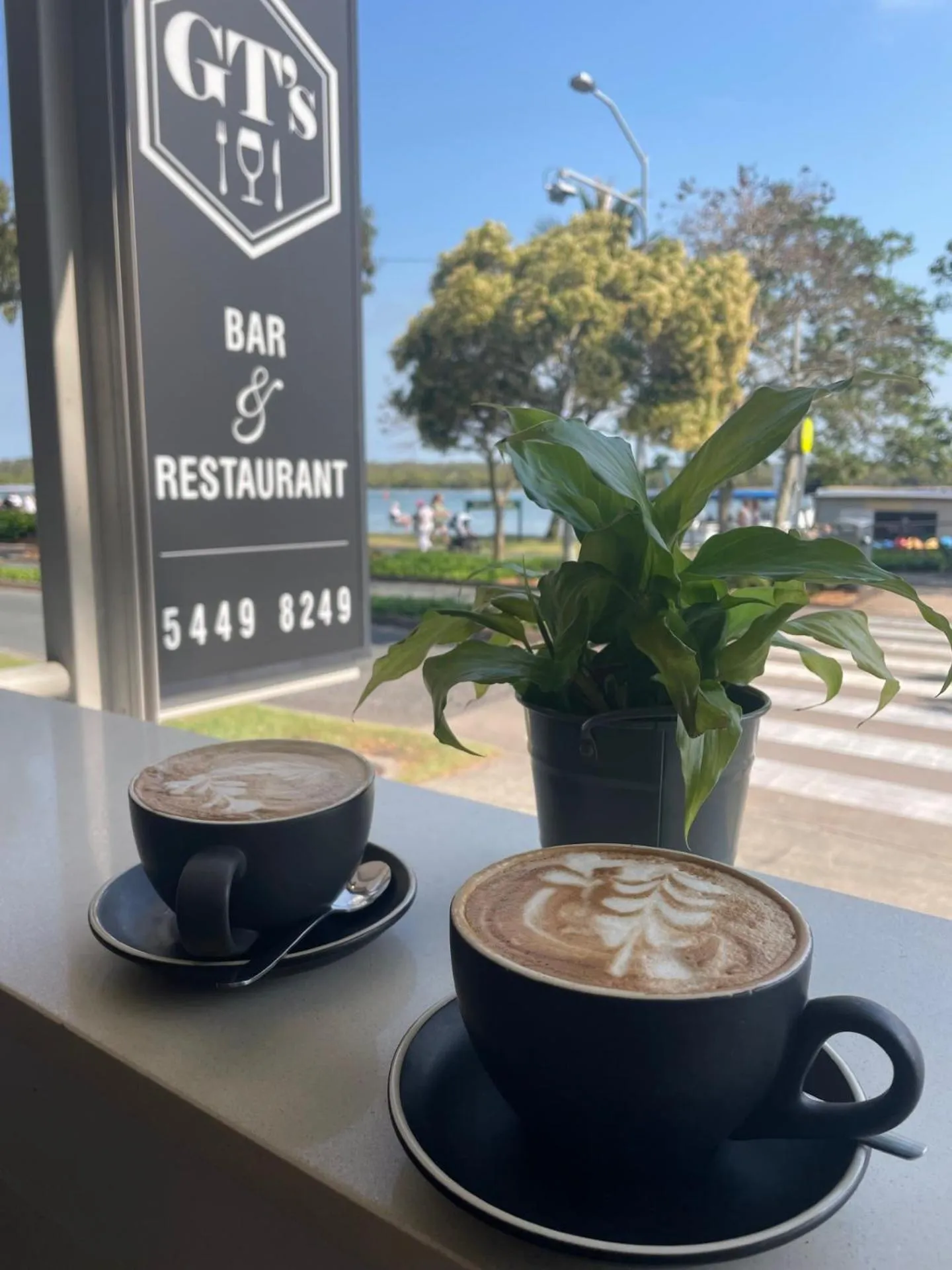 Restaurant/places to eat in Offshore Noosa Resort