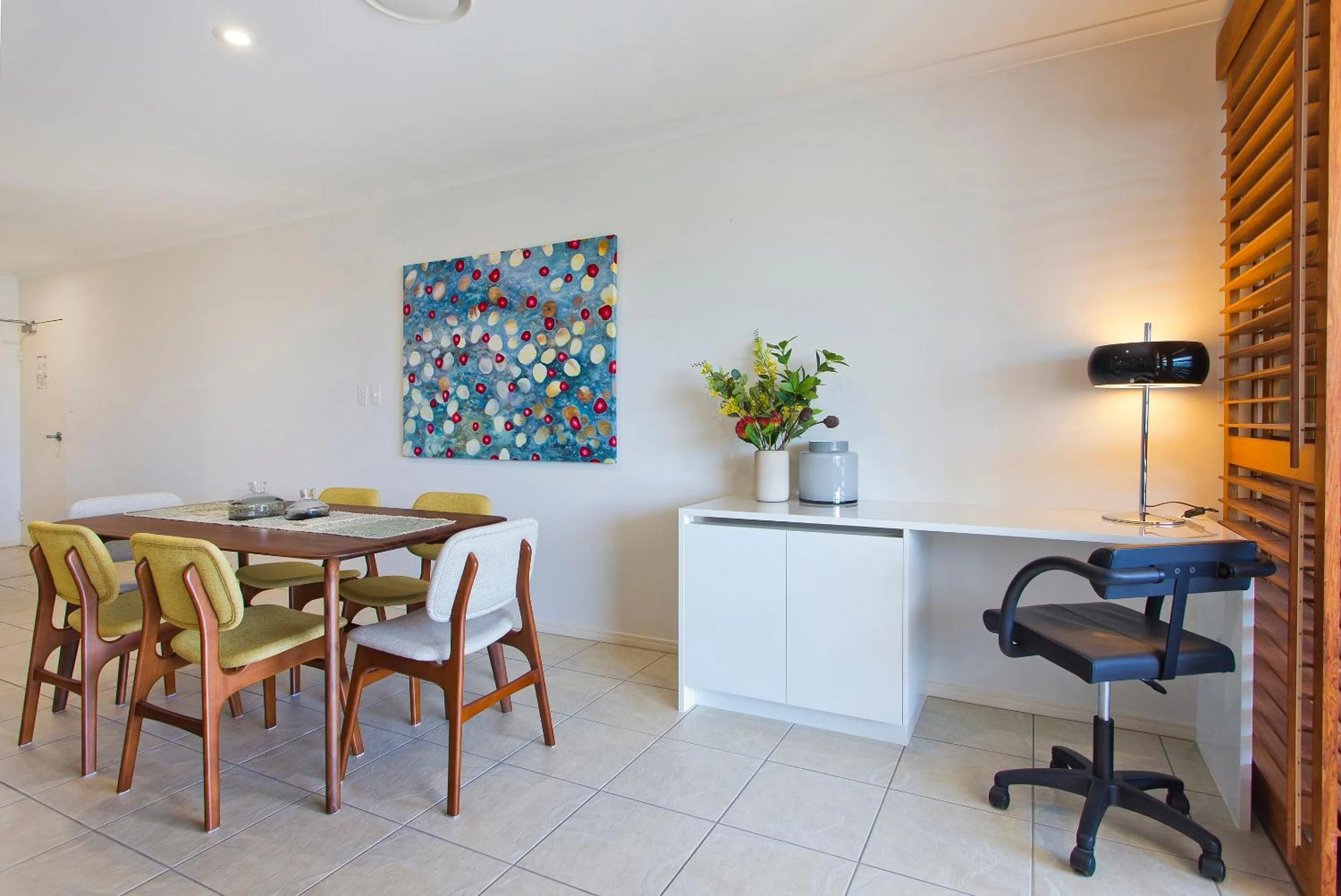 Dining area in Offshore Noosa Resort