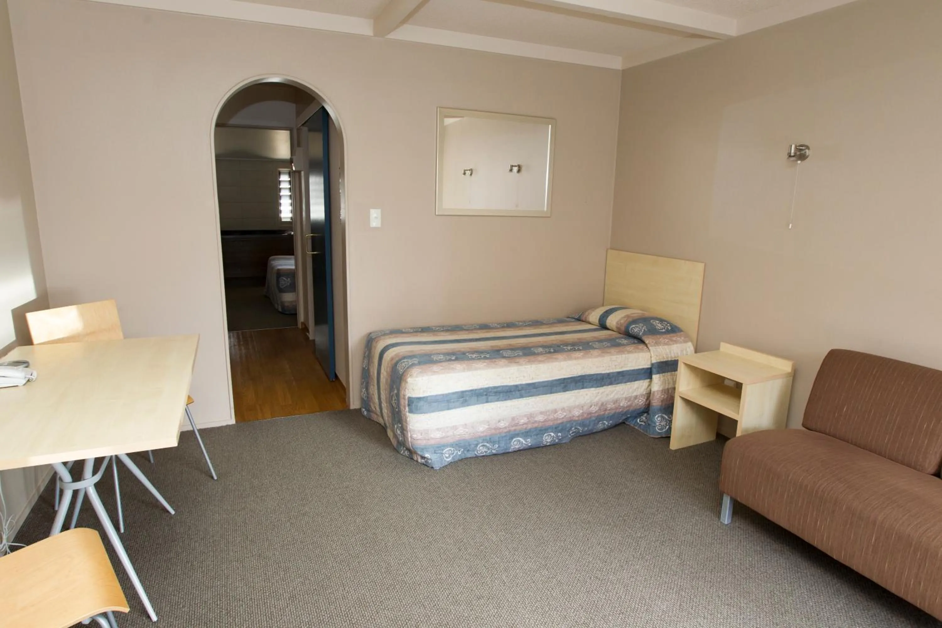 Bed in Aspen Manor Motel