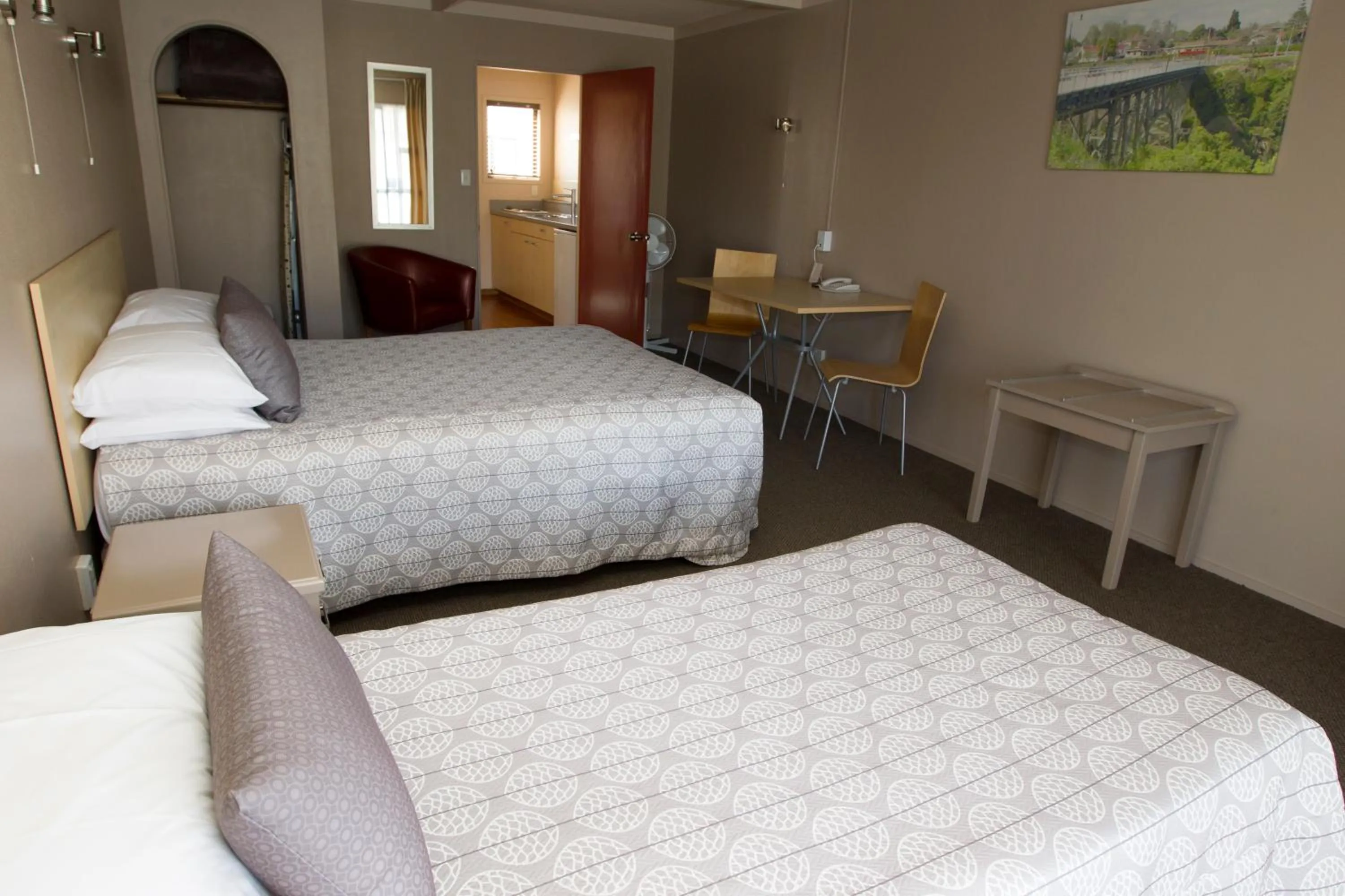 Bed in Aspen Manor Motel