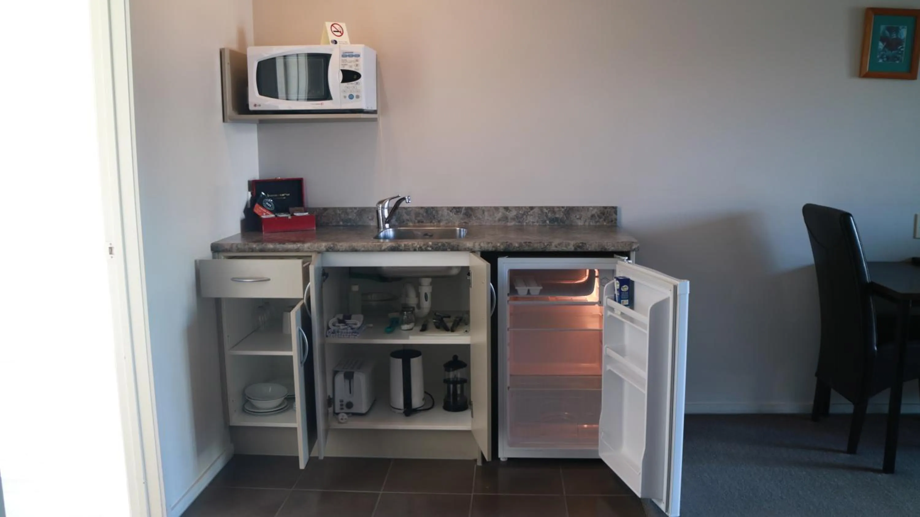 Kitchen or kitchenette in Executive On Fenton