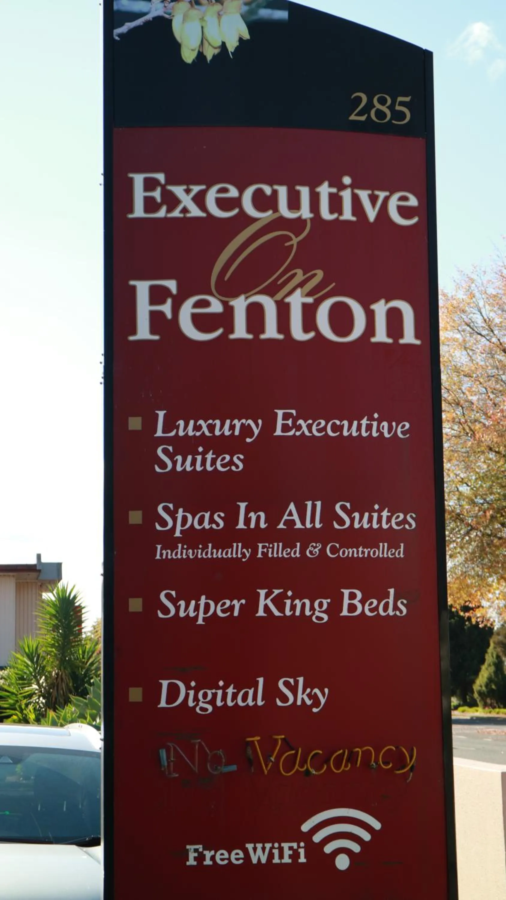 Logo/Certificate/Sign in Executive On Fenton