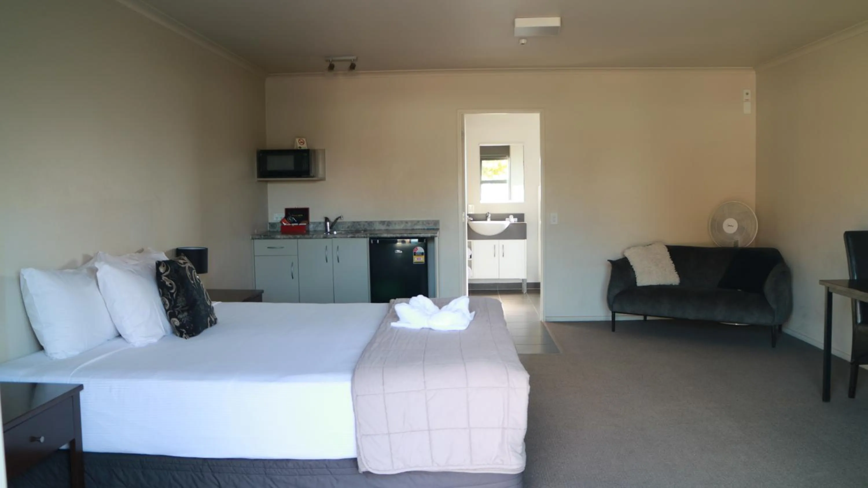 Photo of the whole room, Bed in Executive On Fenton