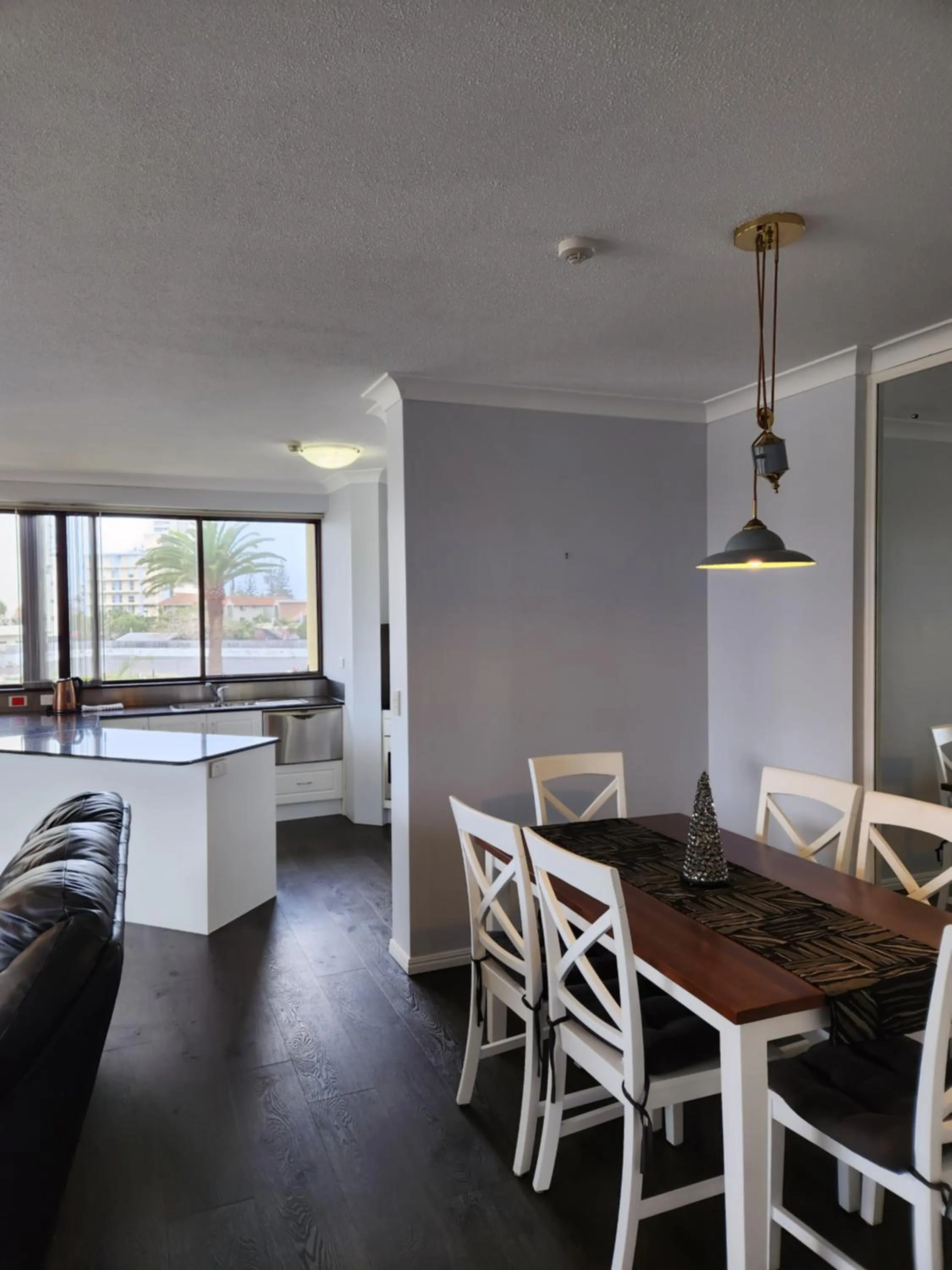 Surfers Hawaiian Holiday Apartments