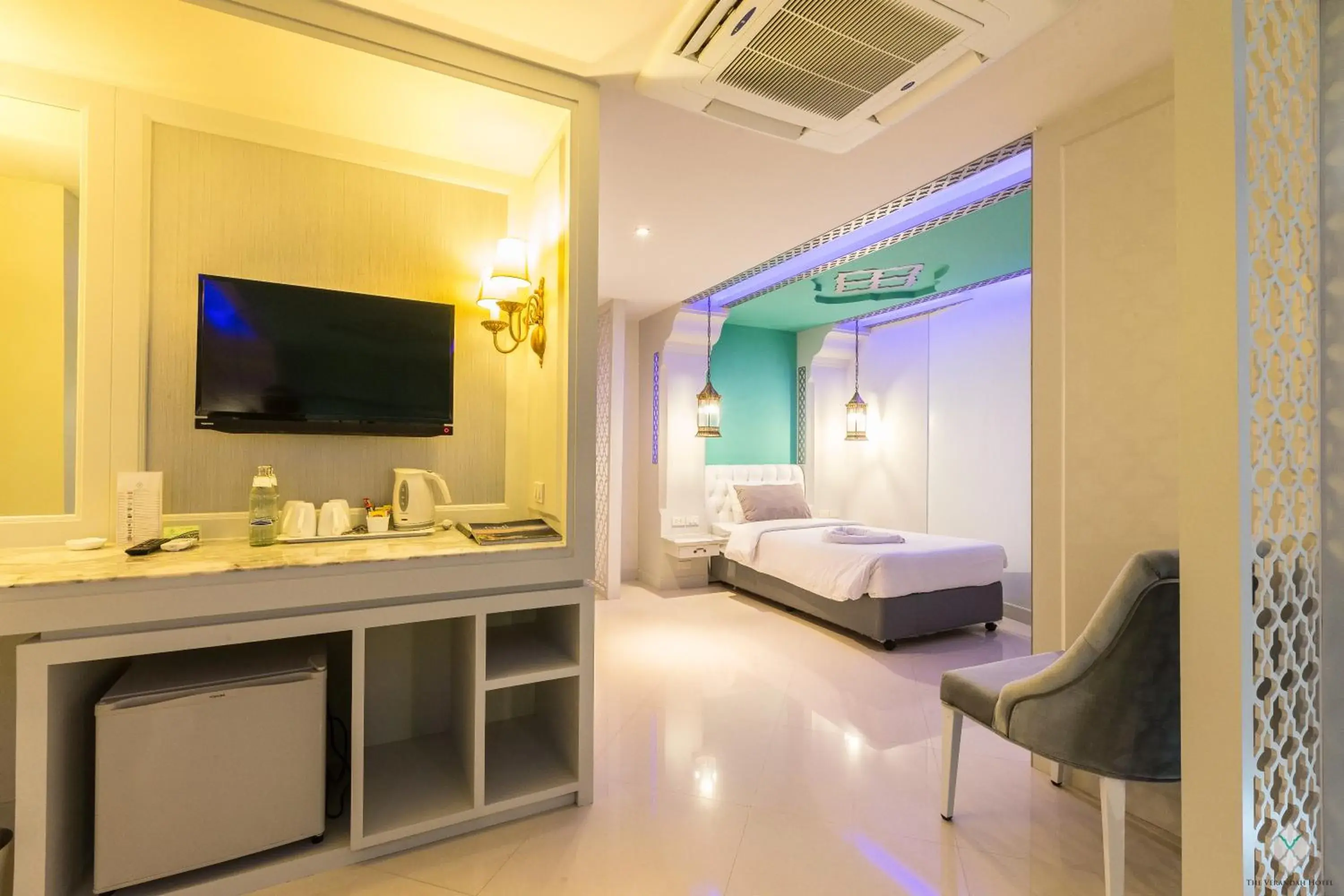 TV and multimedia, Bed in The Verandah - SHA Extra Plus TV and multimedia, Bed in The Verandah - SHA Extra Plus