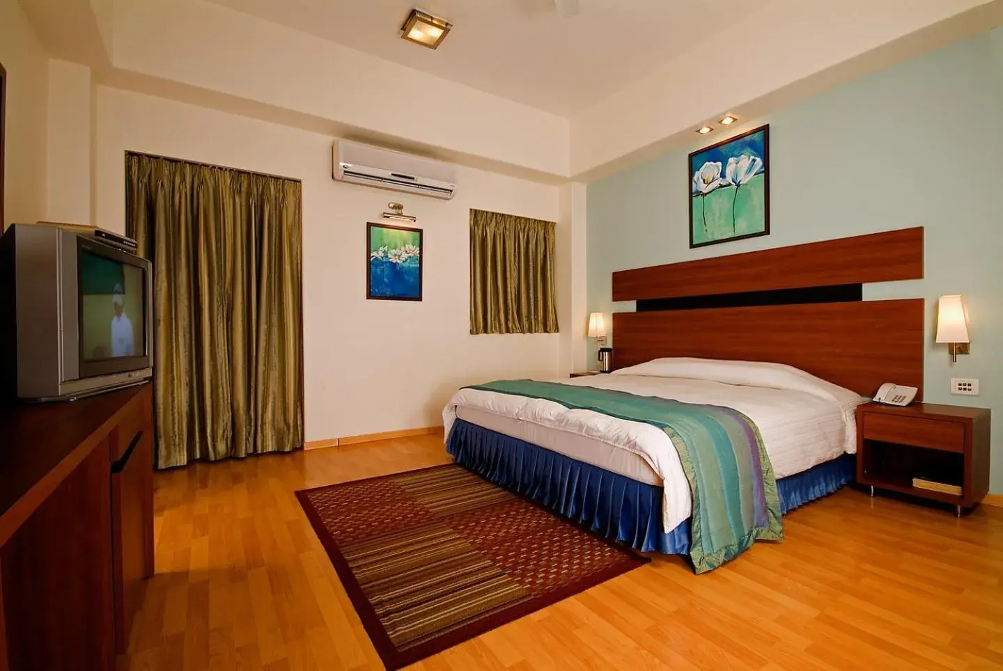 Bed in Chateau Windsor Hotel - Marine Drive Bed in Chateau Windsor Hotel - Marine Drive