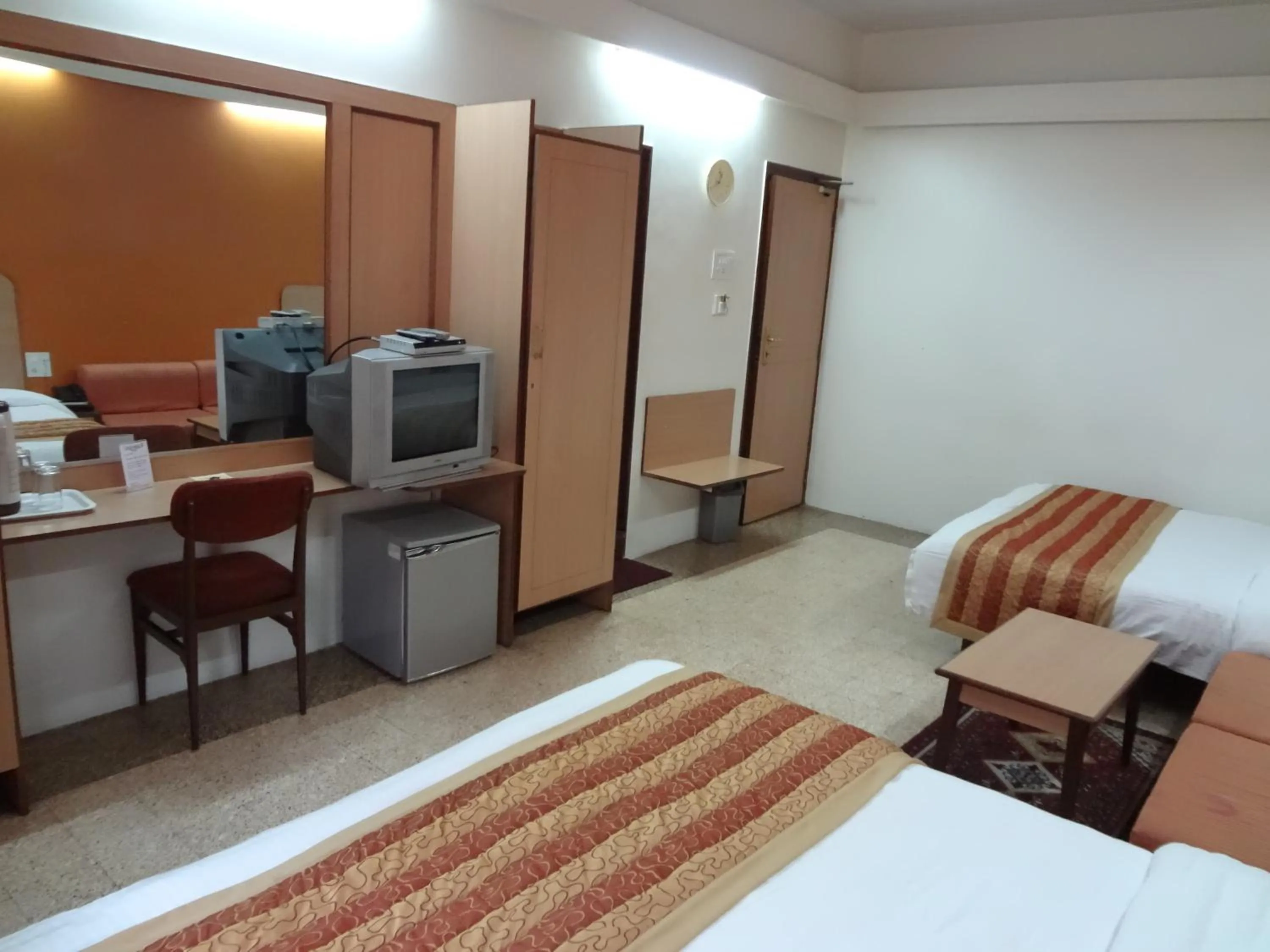 TV and multimedia, Bed in Chateau Windsor Hotel - Marine Drive