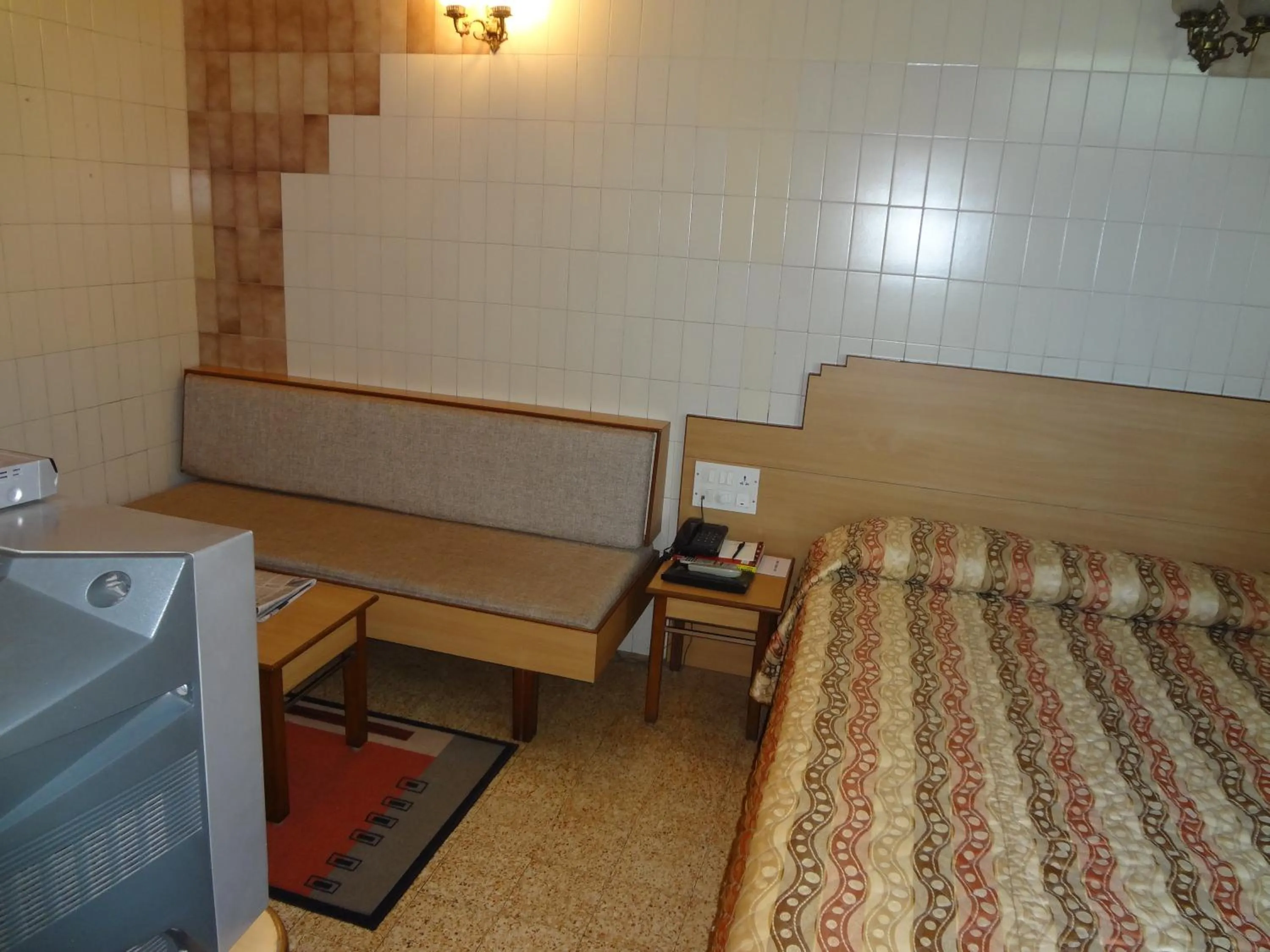 Seating area, Bed in Chateau Windsor Hotel - Marine Drive