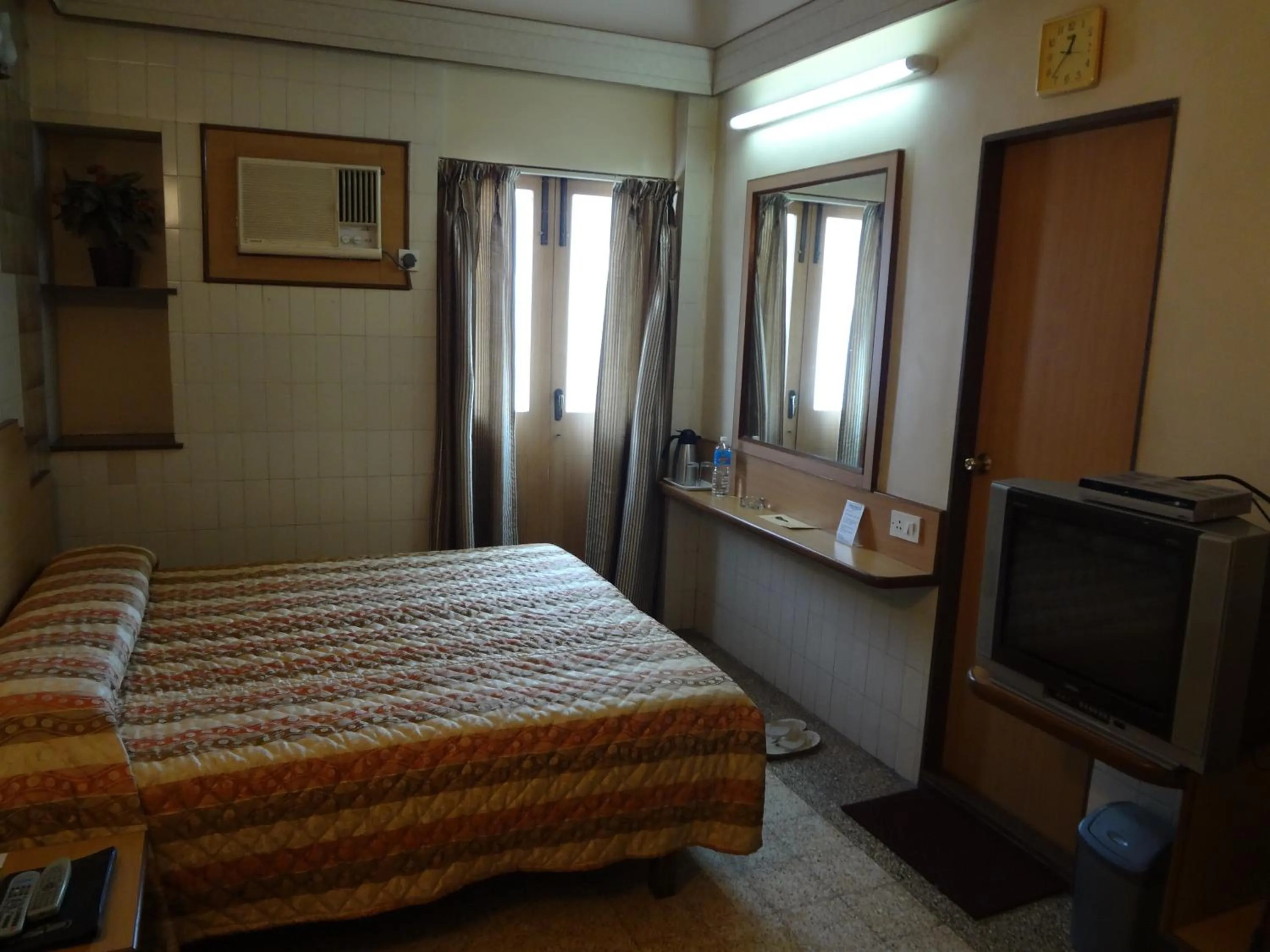 Bed in Chateau Windsor Hotel - Marine Drive